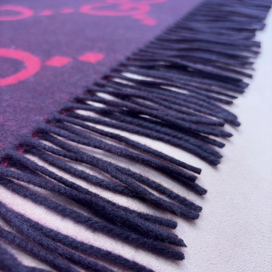 Gucci Wool Blend Scarf, GG Logo, 45 x 200 cm, Unisex, Everyday Use, Stylish 7 i1728896927 1720 4