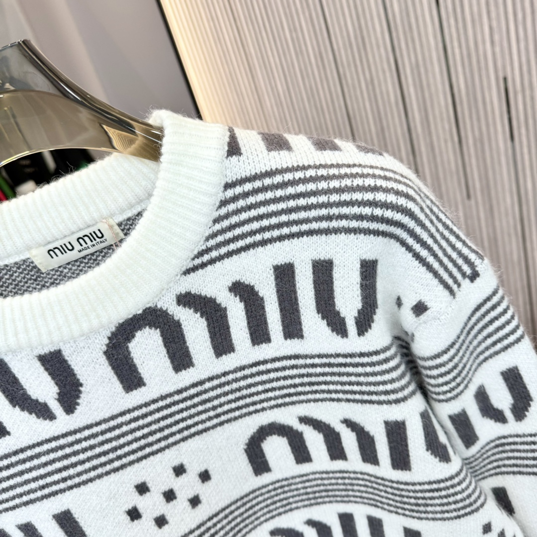 Customized High-Quality Knitwear by MiuMiu: Unique Design, Premium Materials, Unisex Sizing - 图片 6
