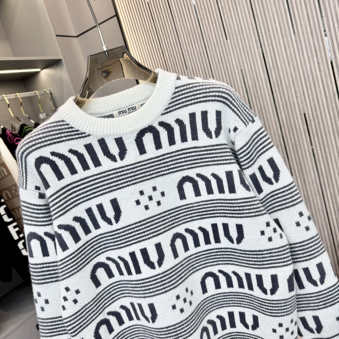 Customized High-Quality Knitwear by MiuMiu: Unique Design, Premium Materials, Unisex Sizing - 图片 4