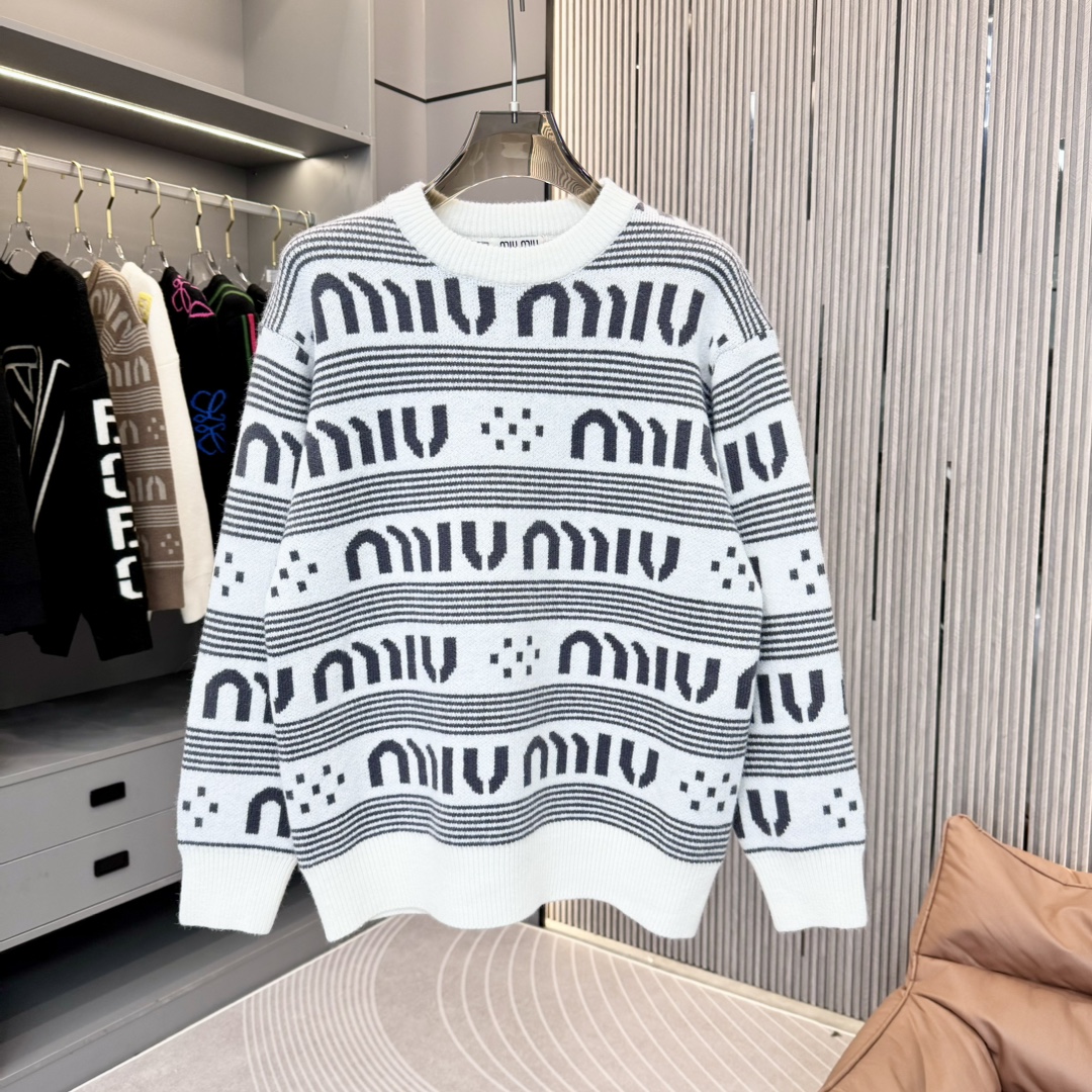 Customized High-Quality Knitwear by MiuMiu: Unique Design, Premium Materials, Unisex Sizing - 图片 1
