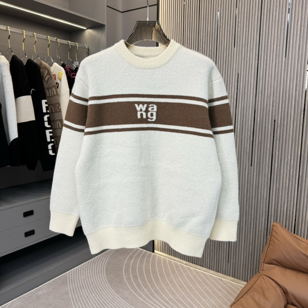 High-Quality Customized Knitwear by DB: Wang Sweater with Lettered Towel and Round Collar. - 图片 1