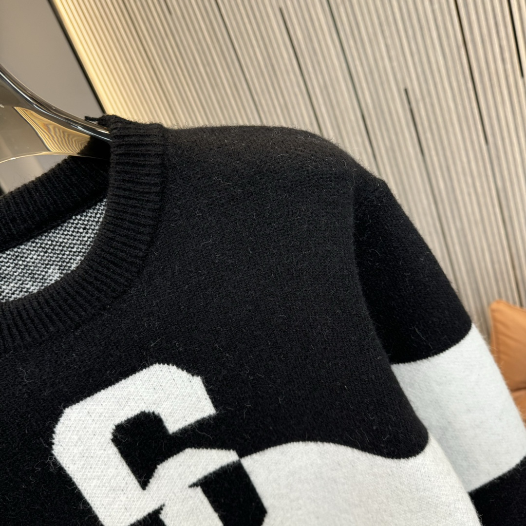 High-Quality Custom Knit Sweater by DB: Madison Margiela Style, Embroidered Letter Towel, Round-Haired Design - 图片 6