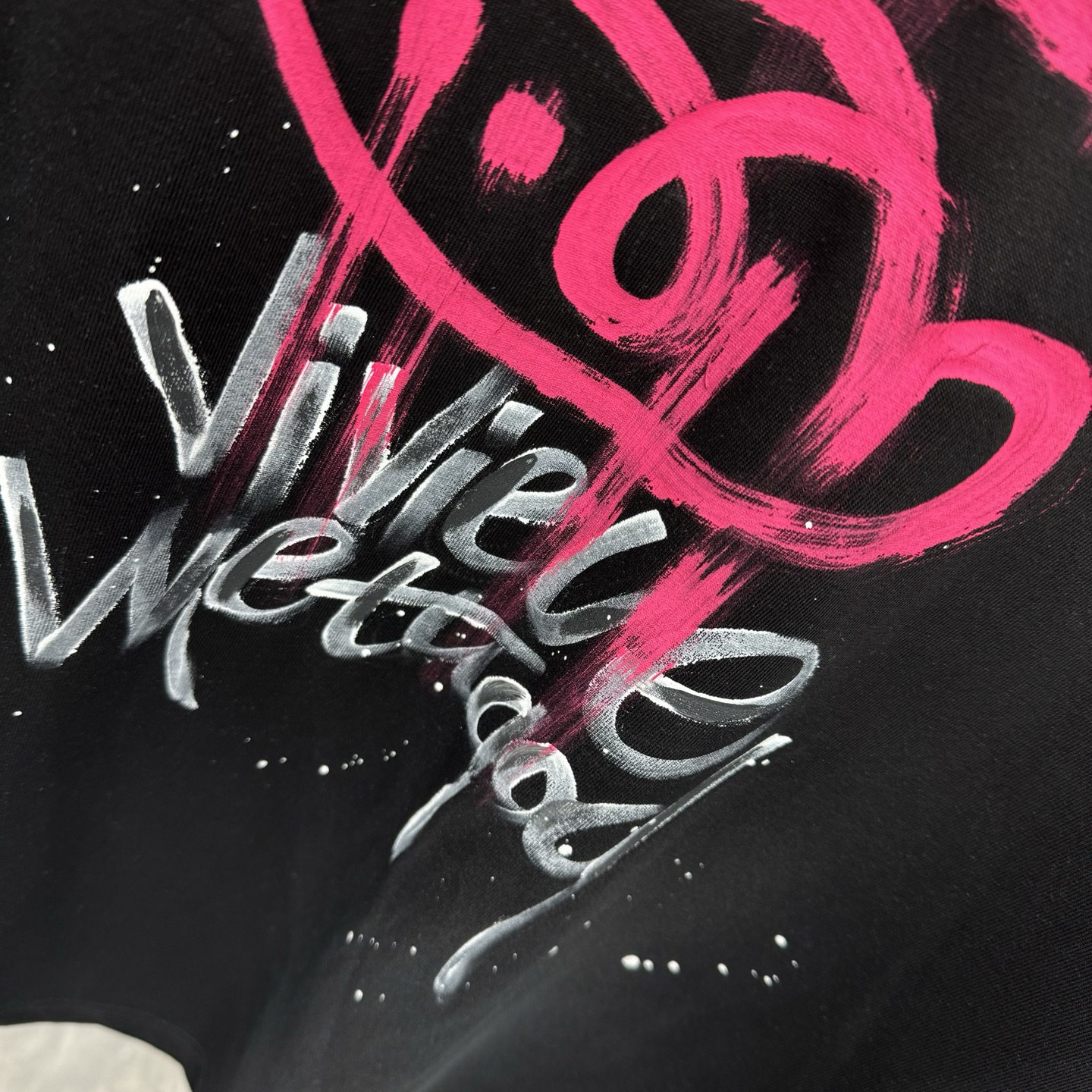 “Queen of the West Cotton T-shirt: Fabric Care and Sizing Details” - 图片 9