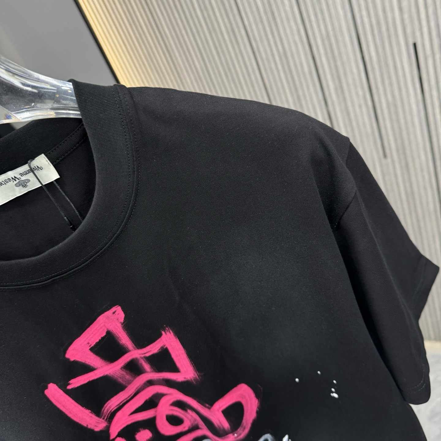 “Queen of the West Cotton T-shirt: Fabric Care and Sizing Details” - 图片 6