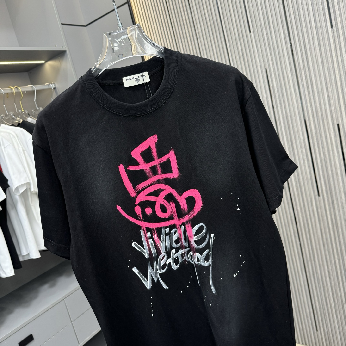 “Queen of the West Cotton T-shirt: Fabric Care and Sizing Details” - 图片 4
