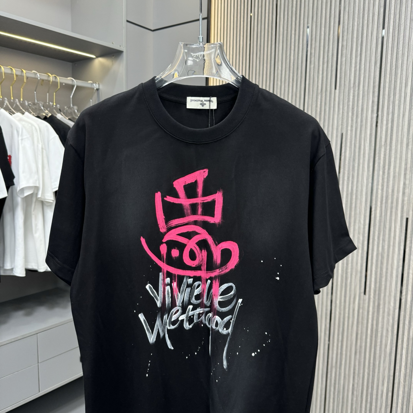 “Queen of the West Cotton T-shirt: Fabric Care and Sizing Details” - 图片 3