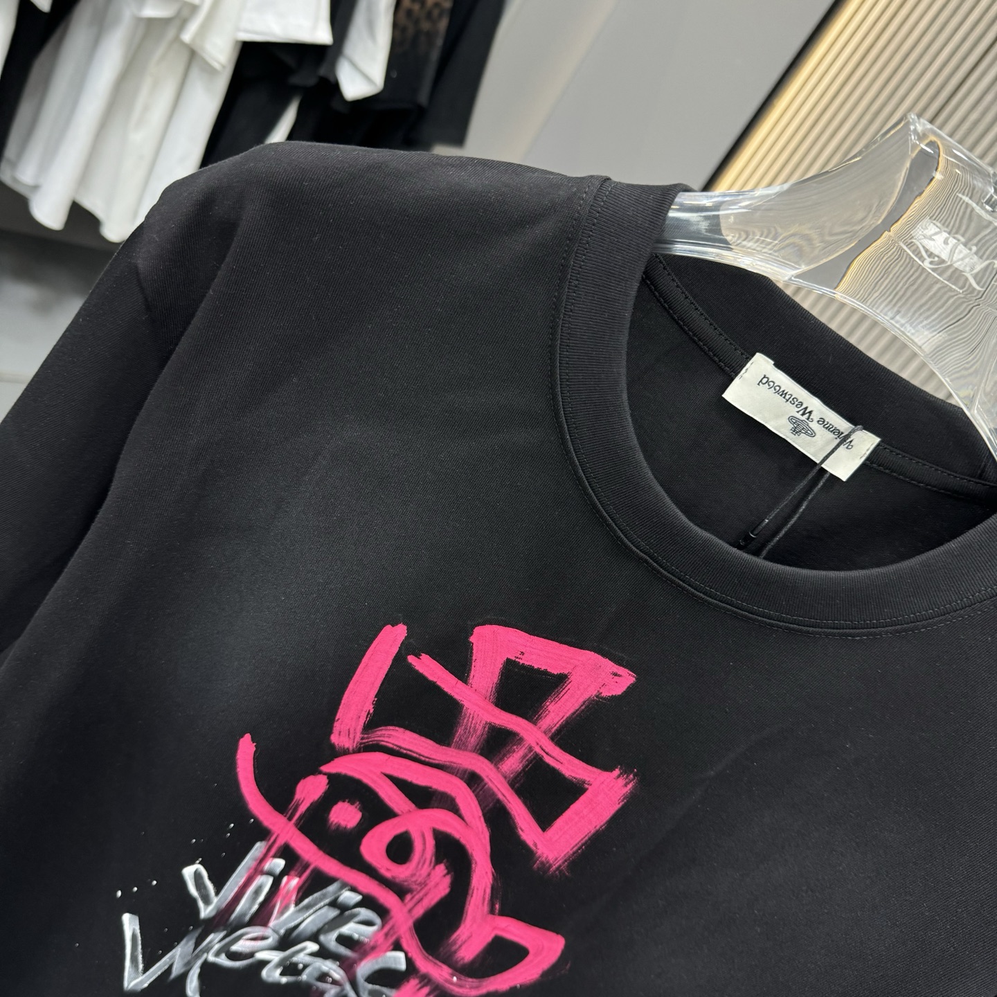 “Queen of the West Cotton T-shirt: Fabric Care and Sizing Details” - 图片 5