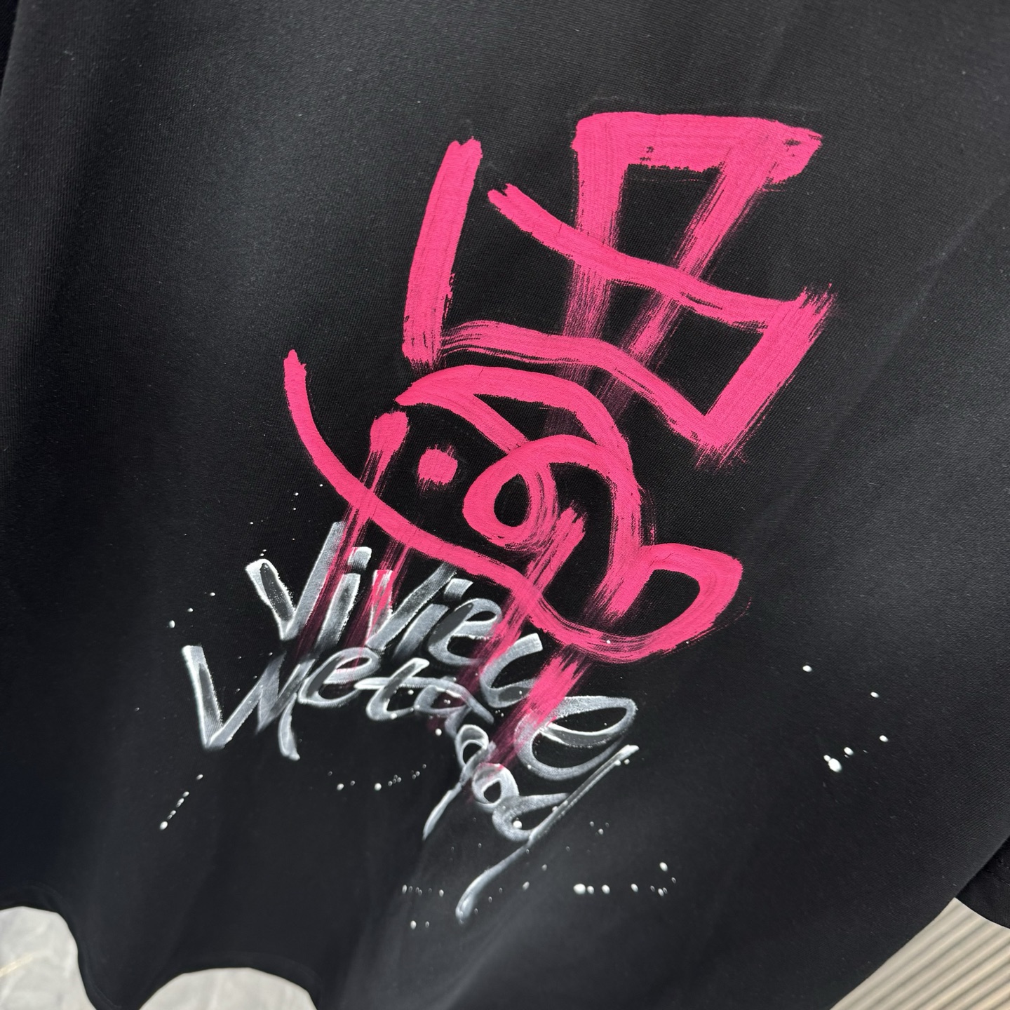 “Queen of the West Cotton T-shirt: Fabric Care and Sizing Details” - 图片 7