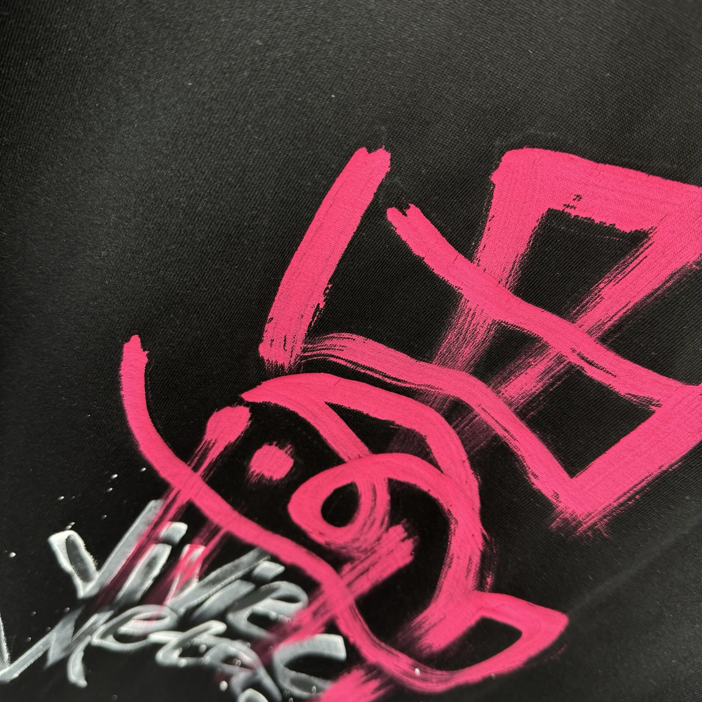 “Queen of the West Cotton T-shirt: Fabric Care and Sizing Details” - 图片 8