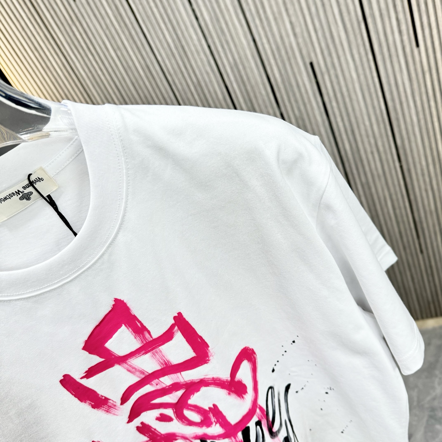 “Queen of the West T-shirt: 320G Cotton, Dry Clean Only, Multiple Sizes & Colors” - 图片 6