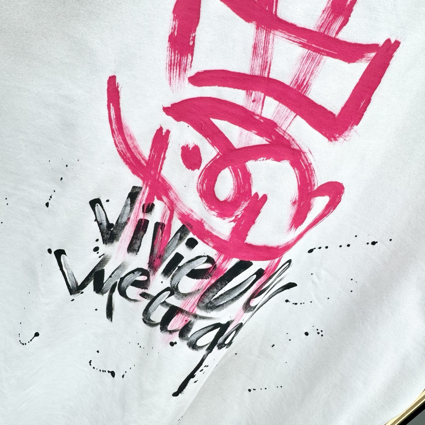 “Queen of the West T-shirt: 320G Cotton, Dry Clean Only, Multiple Sizes & Colors” - 图片 8