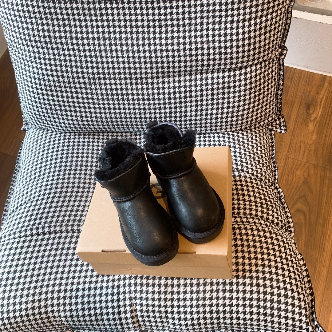 NO:575327,UGG ethnic style waterproof leather zippered children's shoes, wool integrated children's snow boots, wool lining, non-slip tendon bottom, zipper design, easy to put on and take off, sizes 26-35, snow boots, boots,19860909UGG民族风防水皮拉链款童鞋 羊毛一体儿童雪地靴 内里羊毛,防滑牛筋底 拉链设计 易穿脱尺码26–35,雪地靴,boots,,Children's