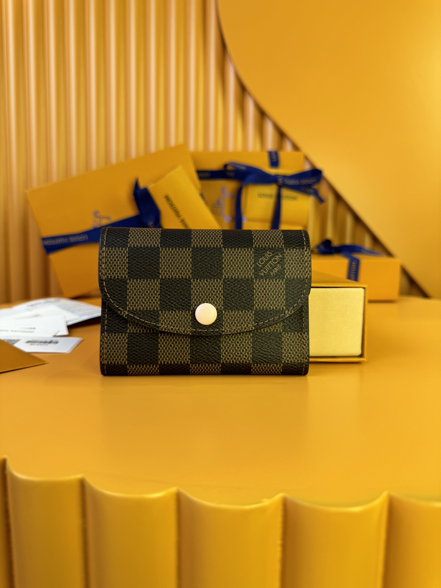 NO:674627,N64423 Pink Bean 'Special Duty Free' [Official special edition·First-class material·All-steel hardware·French chip·Full set of packaging] Small and exquisite but extremely practical, this colorful envelope-style coin purse is the perfect companion for modern women in urban life. It is compact and can be easily put into bags or even pockets. 11.0x8.0x2.5cm, LV wallet, louis vuitton, wallets19860909N64423粉豆 《特級免稅》[官方专版·一級材料·全鋼五金·法国芯片·全套包裝］小巧玲珑却极为实用,此款多彩信封式零钱包是现代女性都市生活中的完美伴侣.身材小巧,轻松收入包袋甚至衣袋之中.11.0x8.0x2.5cm,LV钱包,louis vuitton,wallets,欧美剧