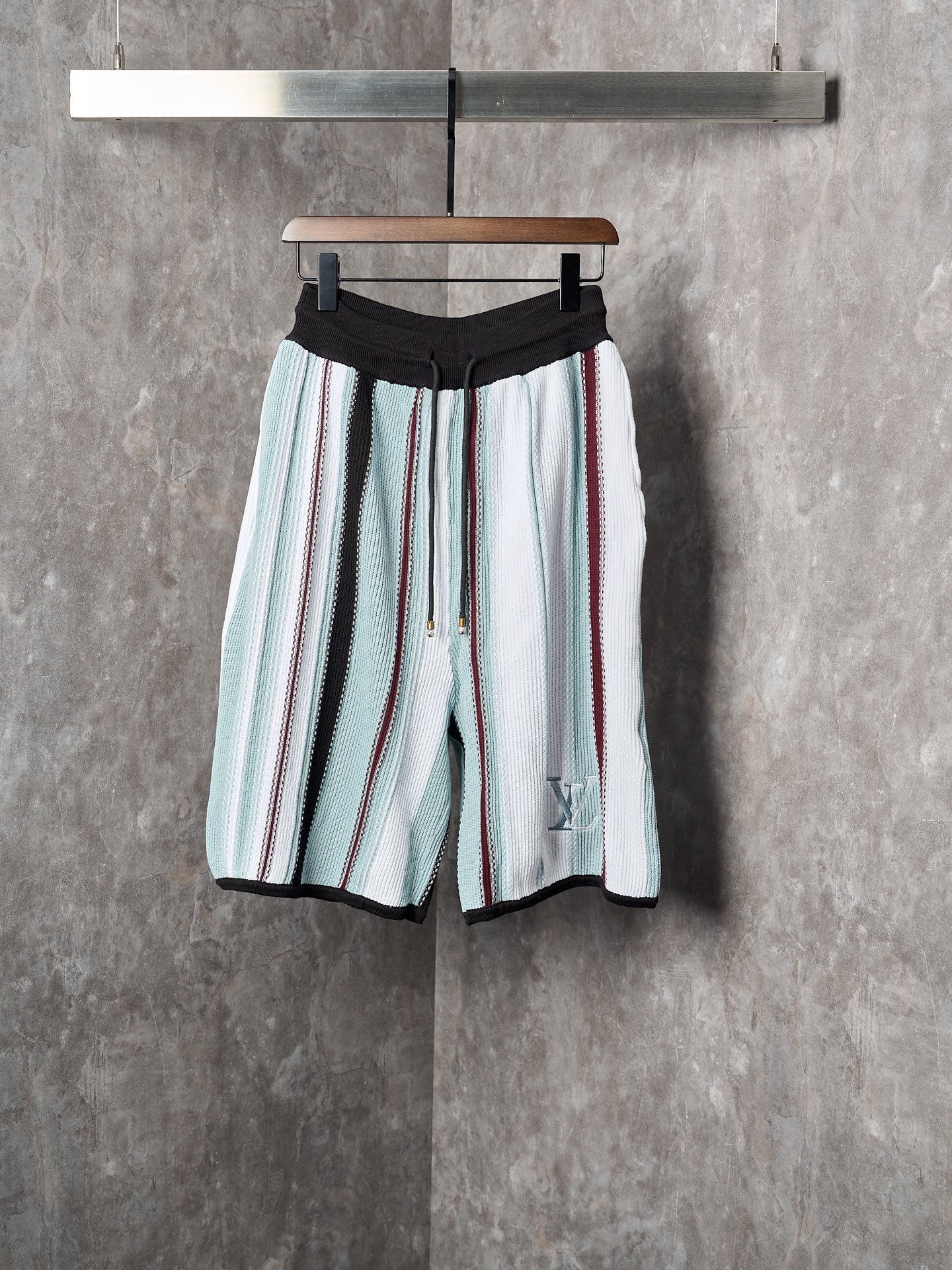 P200 【Artículo real fotografiado】LV/Louis Vuitton Pantalones cortos casuales con degradado de letras y ganchillo de ray…