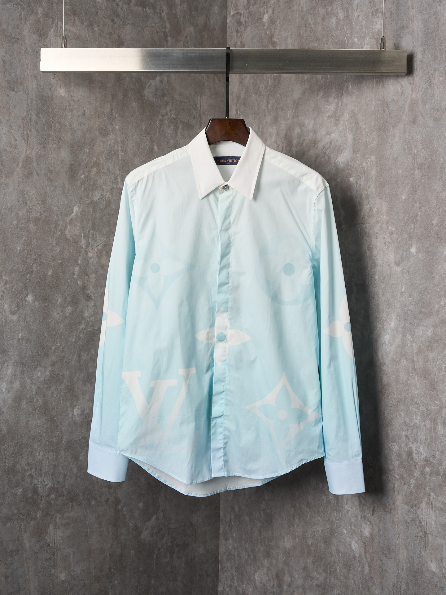 P190 [subasta real] Camisa de manga larga de popelina de algodón con estampado degradado LV/Louis Vuitton [lista en sto…