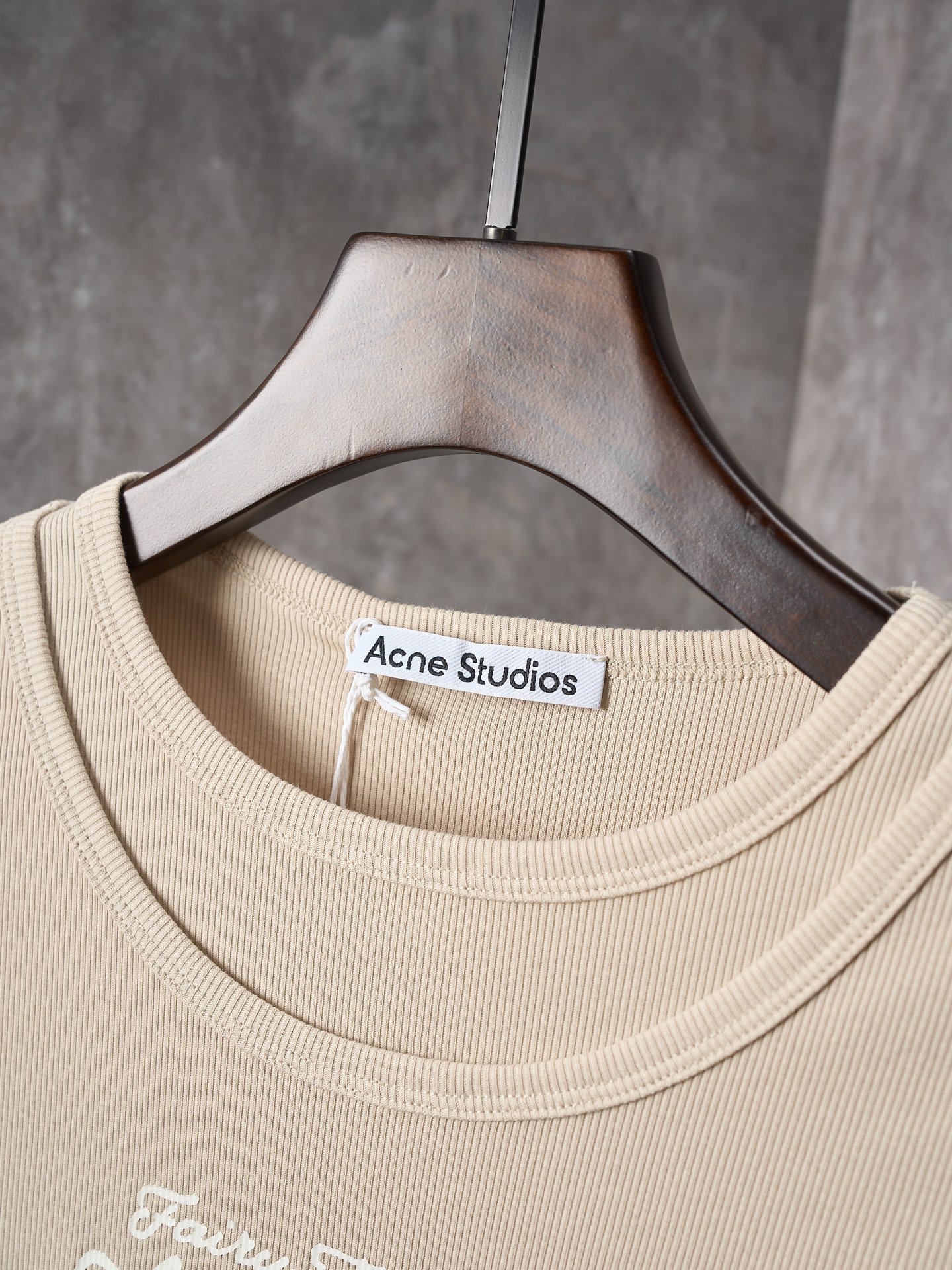 P125

实物挂拍】Acne Atudios 童话风格标语印花假两件长袖T恤衫


【现货】S M L