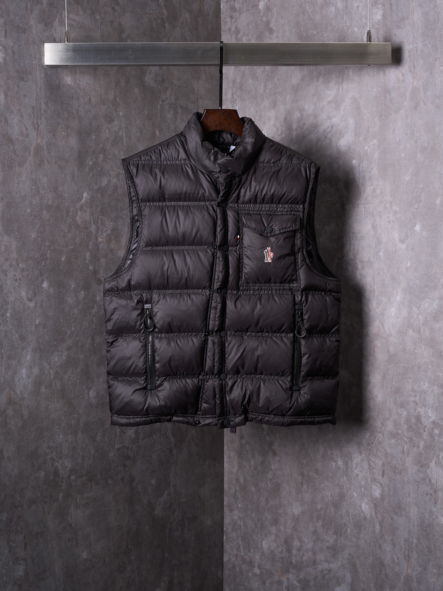 Moncler Men's Ghany Logo Padded Vest Lightweight Down Gilet Sleeveless Jacket