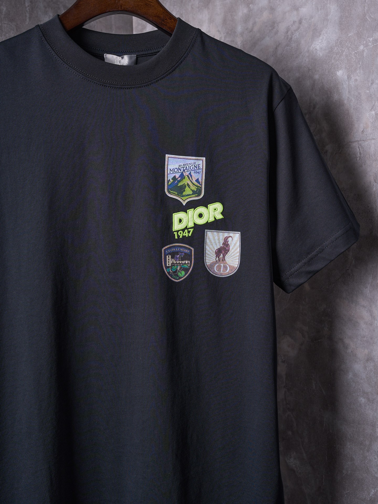 DIOR Mountain Multi-Badge Embroidered Black Cotton T-Shirt Short Sleeve 7 i1760822516429 4277 0 4