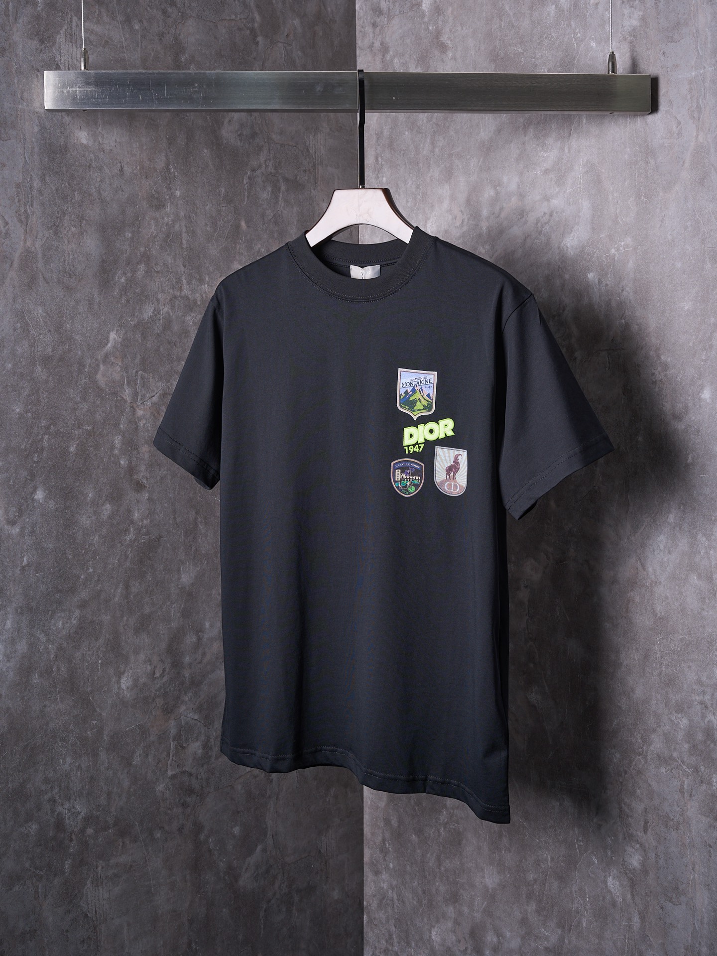 DIOR Mountain Multi-Badge Embroidered Black Cotton T-Shirt Short Sleeve 4 i1760822516476 6200 0 2