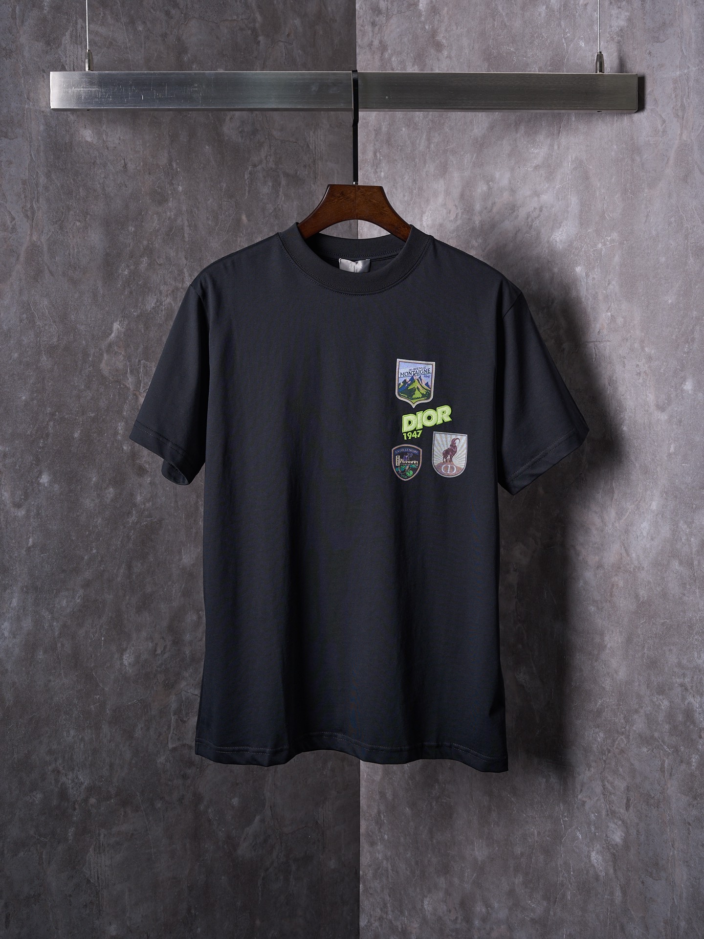DIOR Mountain Multi-Badge Embroidered Black Cotton T-Shirt Short Sleeve 2 i1760822519029 2885 0 0
