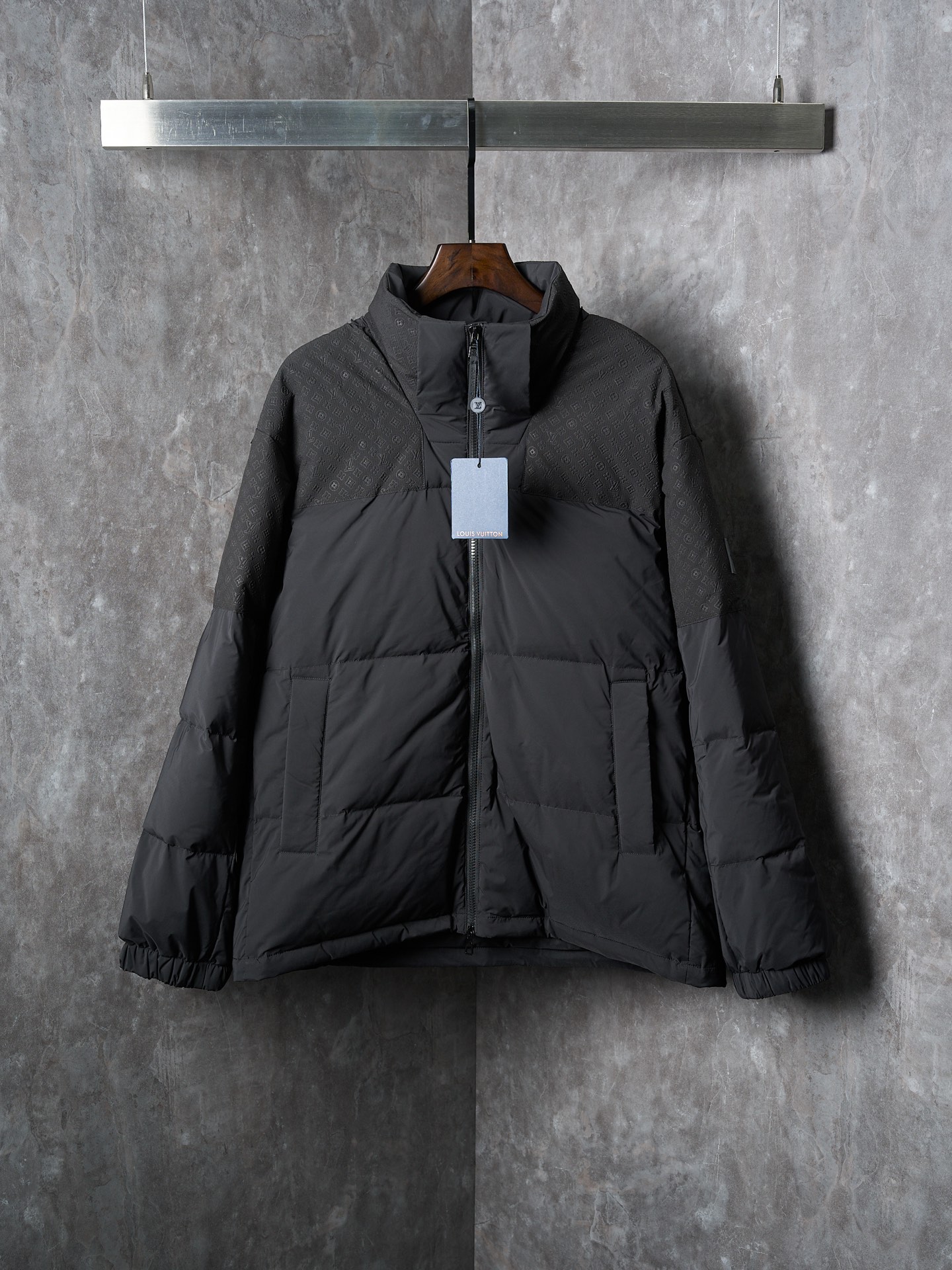 【实物挂拍】LV/路易威登 暗纹老花拼接连帽拉链羽绒服束腰外套 【现货】46 48 50 52