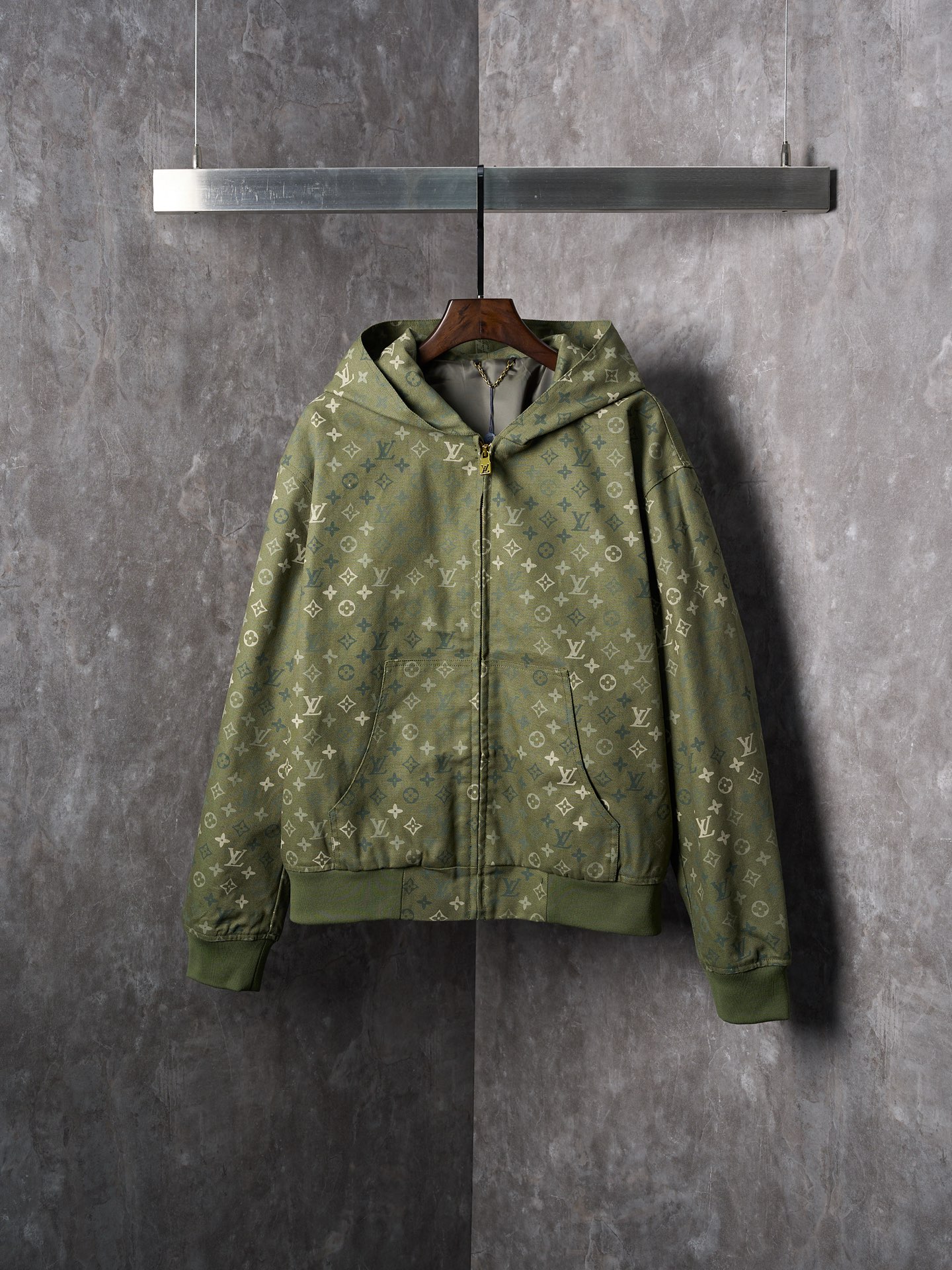 P300 Subasta real] LV/Louis Vuitton MONOGRAM chaqueta con cinturón y estampado integral, abrigo con capucha [Listo stoc…