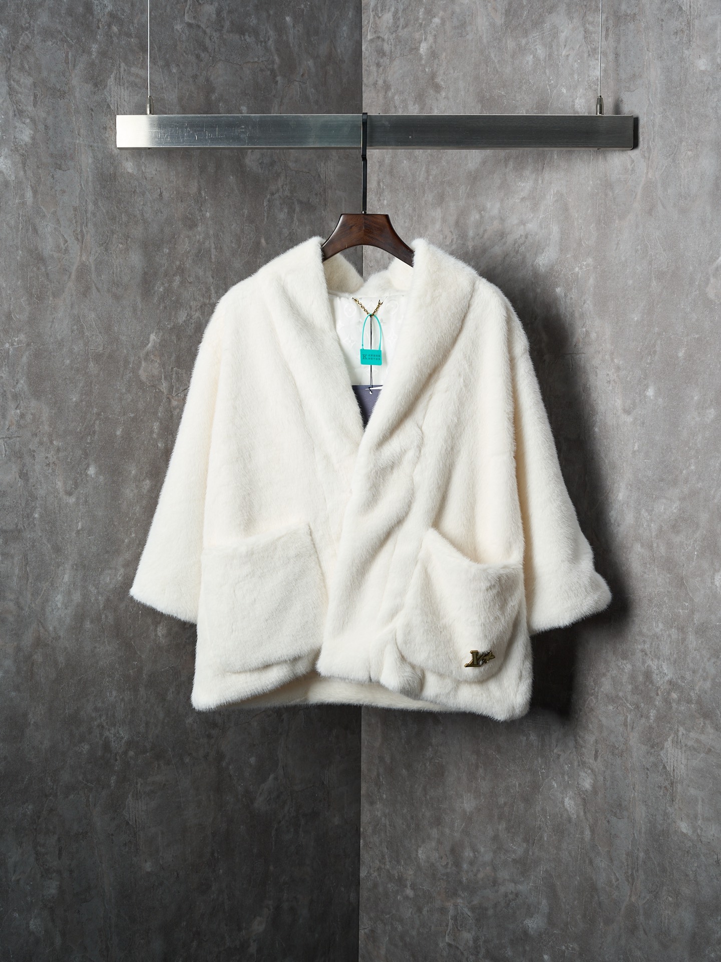 P360 Subasta colgante real] Chaqueta de piel estilo kimono con cuello en V de piel de visón de marca compartida LV / Lo…
