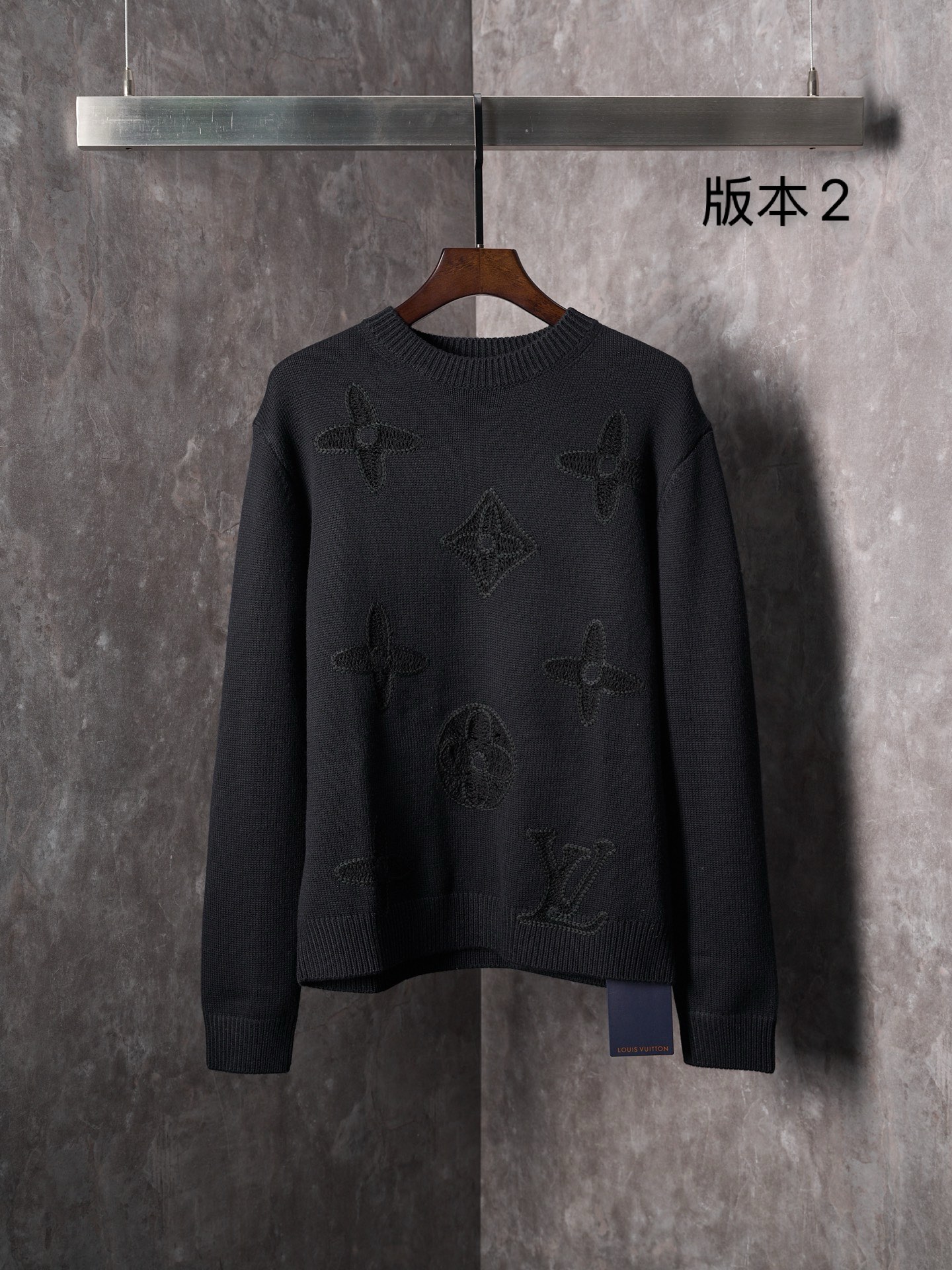P240 Subasta real] Suéter de manga larga de jacquard con estampado oscuro LV / Louis Vuitton (versión 2) [Stock listo] …