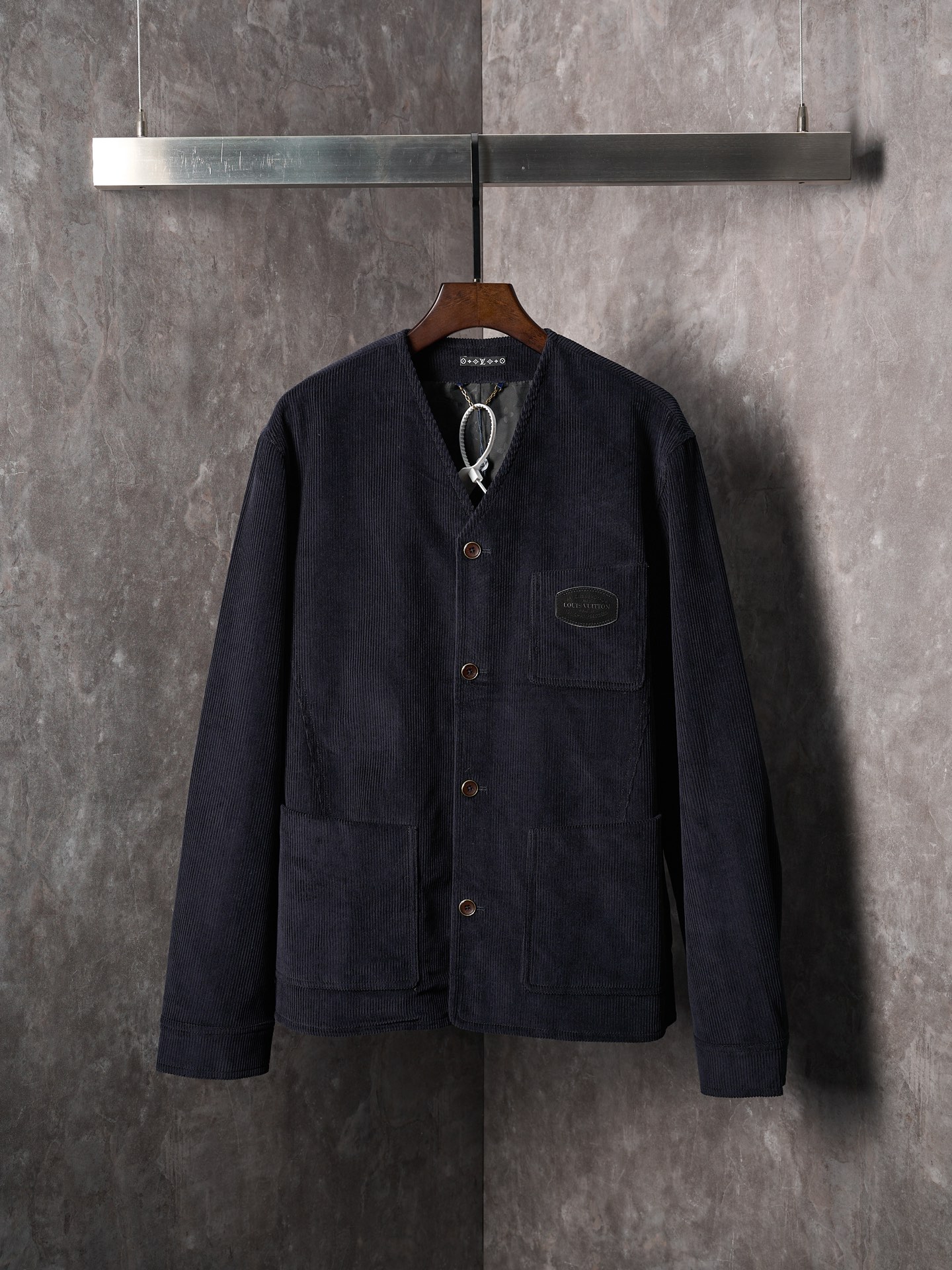 P320 Subasta real] Chaqueta de manga larga con cuello en V de pana LV / Louis Vuitton [lista en stock] 46 48 50 52 Comp…