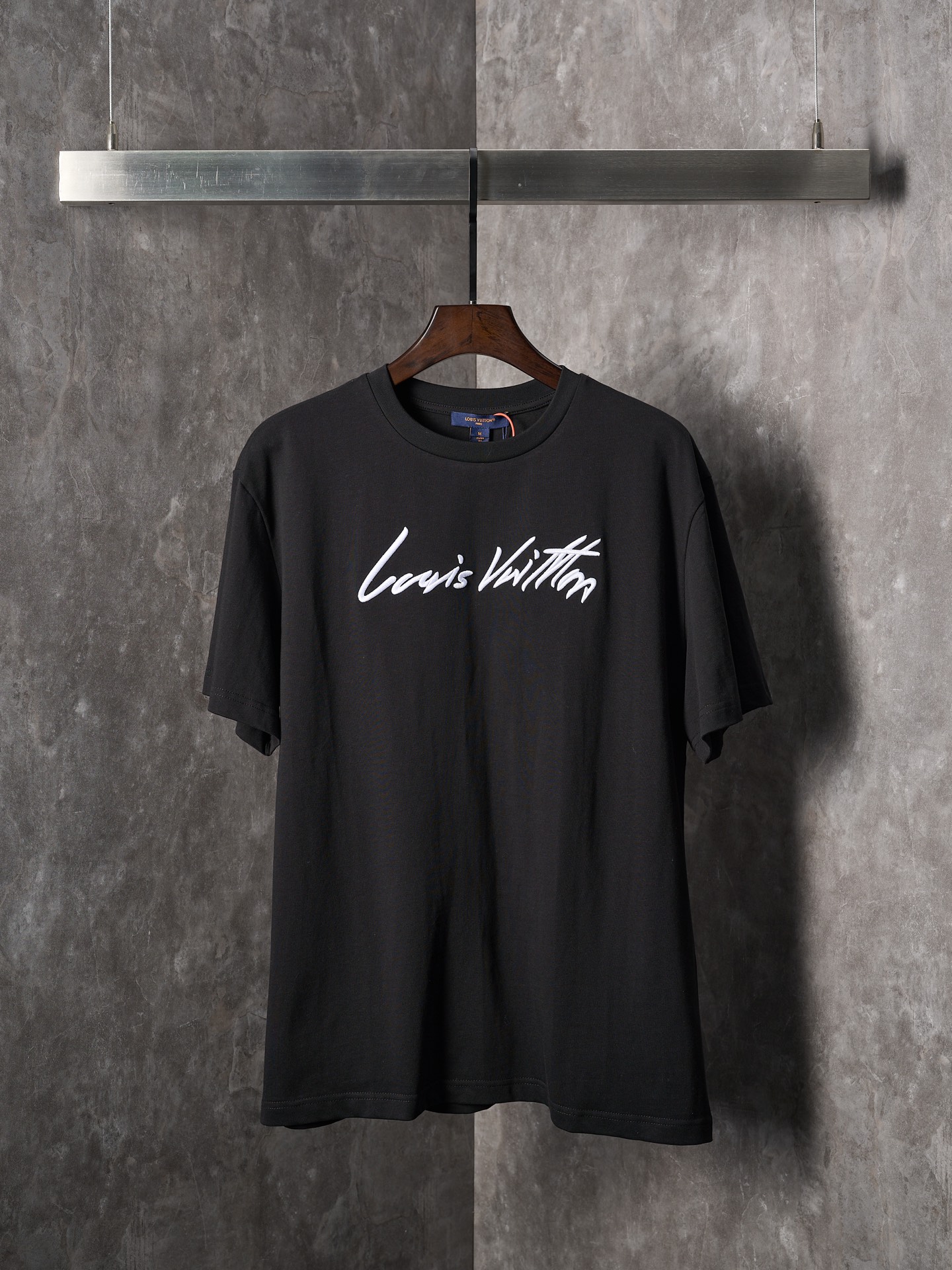 P115 Subasta real] Camiseta de manga corta bordada con el logotipo de la firma LV / Louis Vuitton [Stock listo] S M L U…