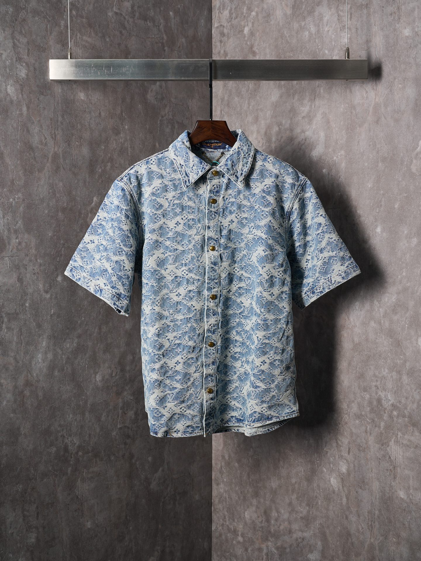 P210 [Subasta real] LV/Louis Vuitton Camisa de manga corta en denim jacquard con monograma integral [Listo en stock] S …