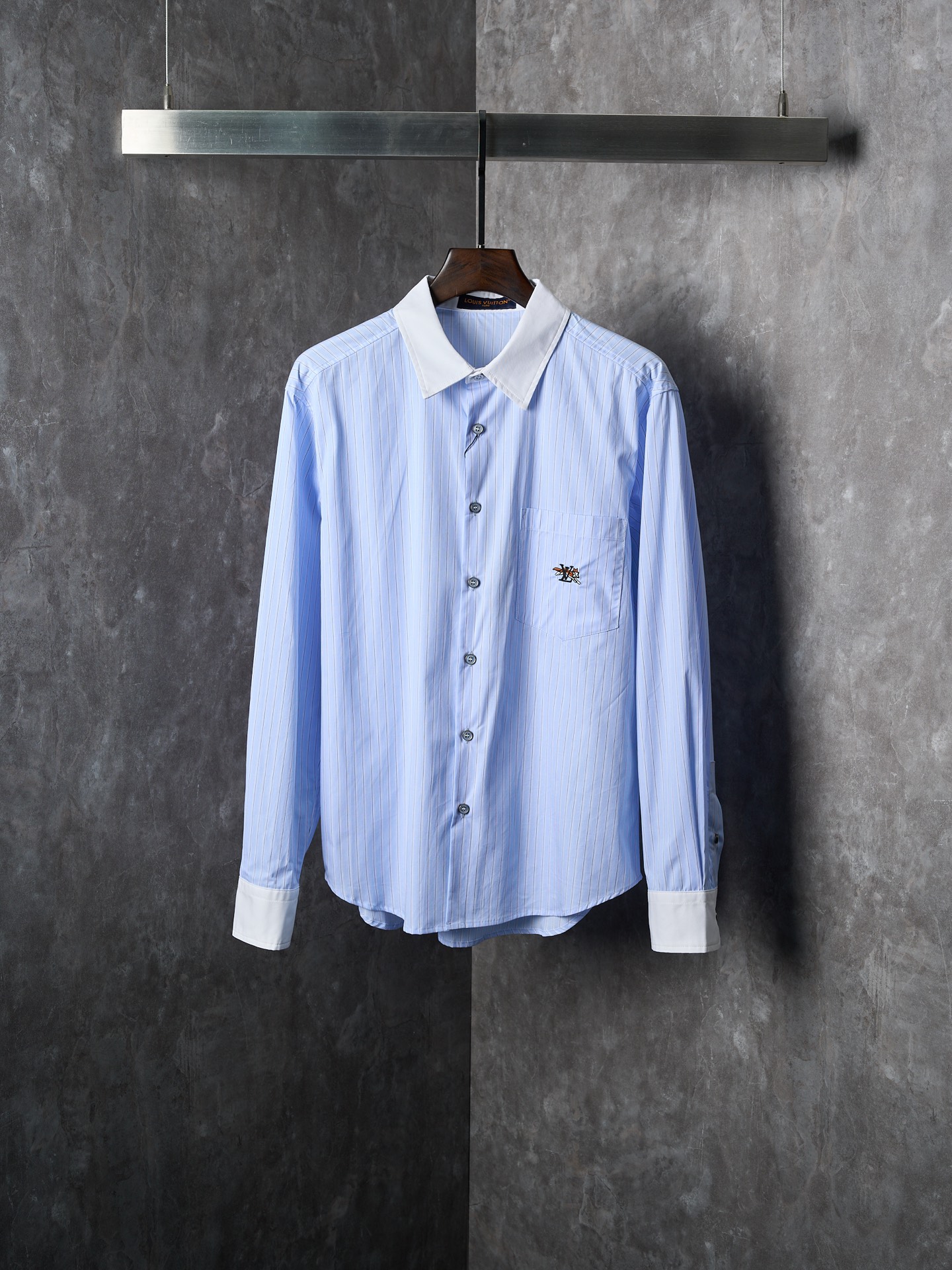 P215 [Subasta real] LV/Louis Vuitton Camisa de manga larga a rayas con bloques de color y bordado de zorrito [Listo en …