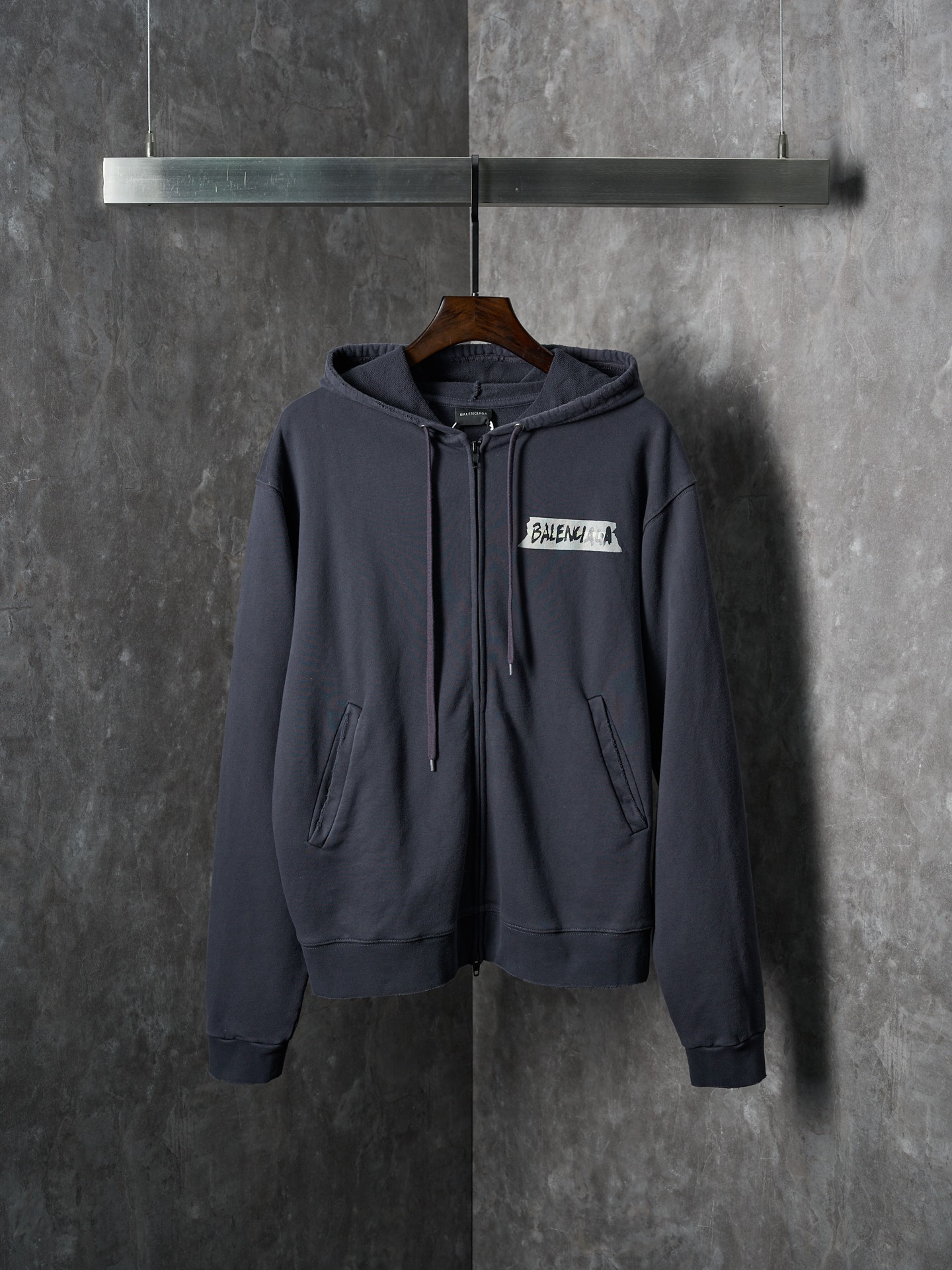 P235 【Fotos reales】BALENCIAGA/Paris Balenciaga Sudadera con capucha de rizo con estampado de cinta de gran tamaño 【En s…