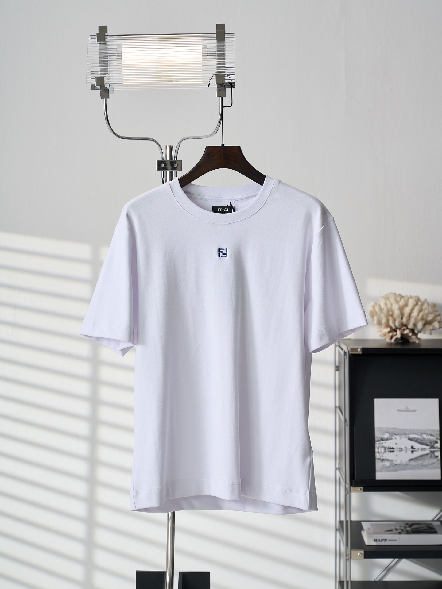@140【Fotografía del artículo real】FENDI/芬迪 Camiseta de manga corta con cuello redondo y bordado del logotipo FF Selleri…