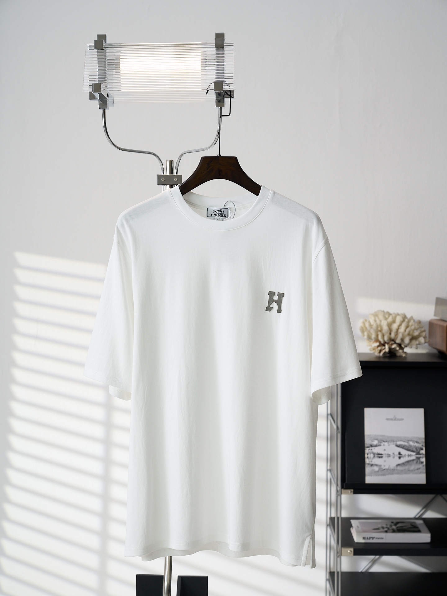 @125 [foto real] HERMES/Hermès camiseta de algodón de cuello redondo con parche de cuero genuino [en stock] S M L XL, c…
