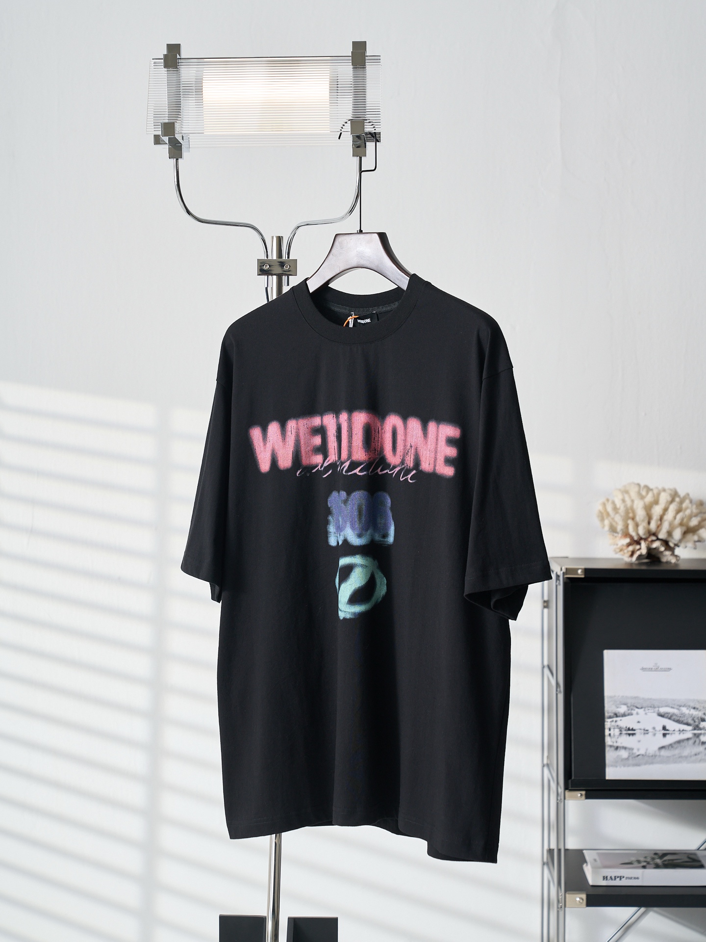 P120 [Foto colgada del producto real] Camiseta de manga corta con estampado de pulverización de color WE11DONE 1506. [E…