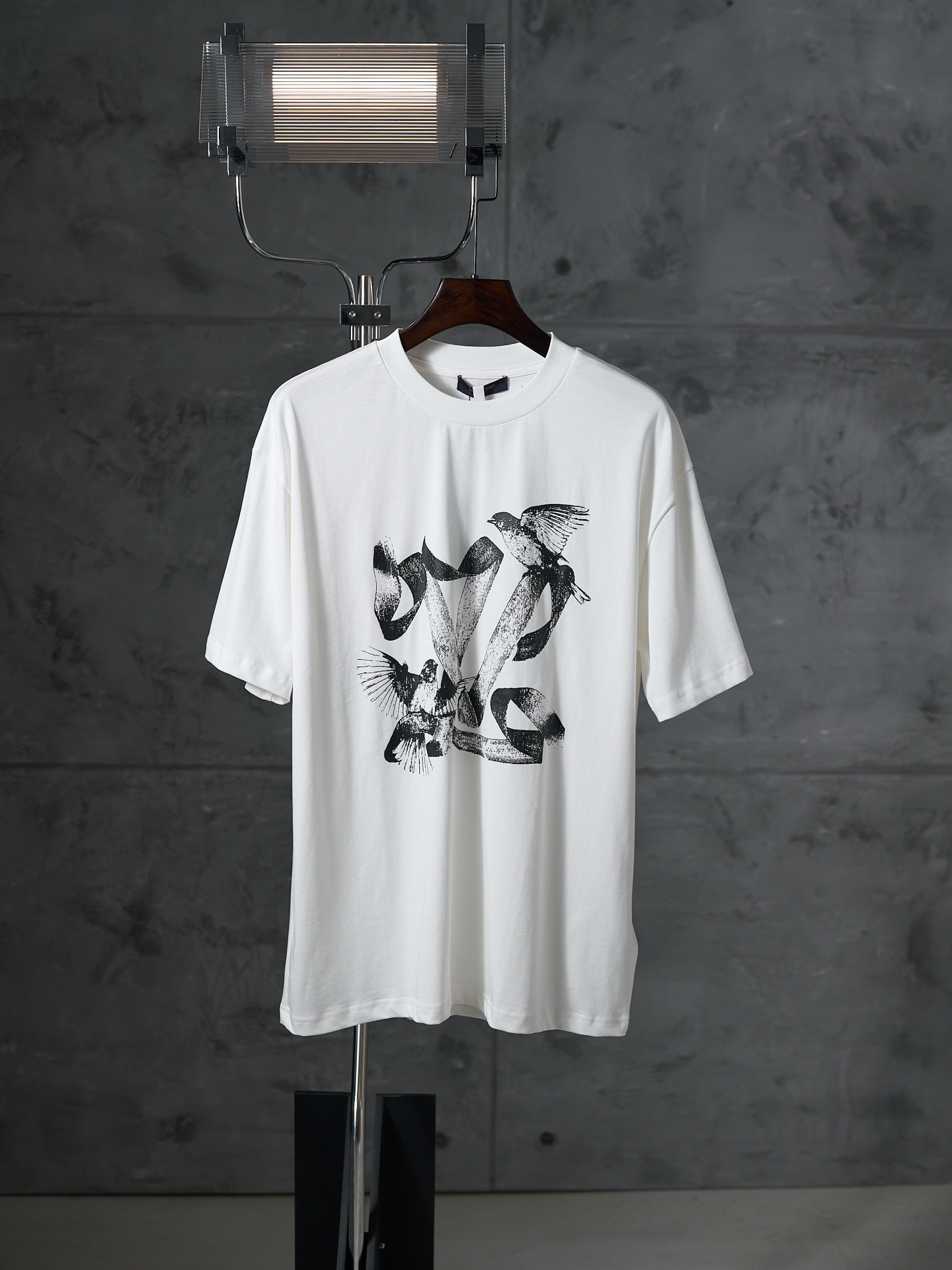 P115 [Subasta real] Camiseta de manga corta con cuello redondo y estampado animal de paloma LV/Louis Vuitton [Listo en …