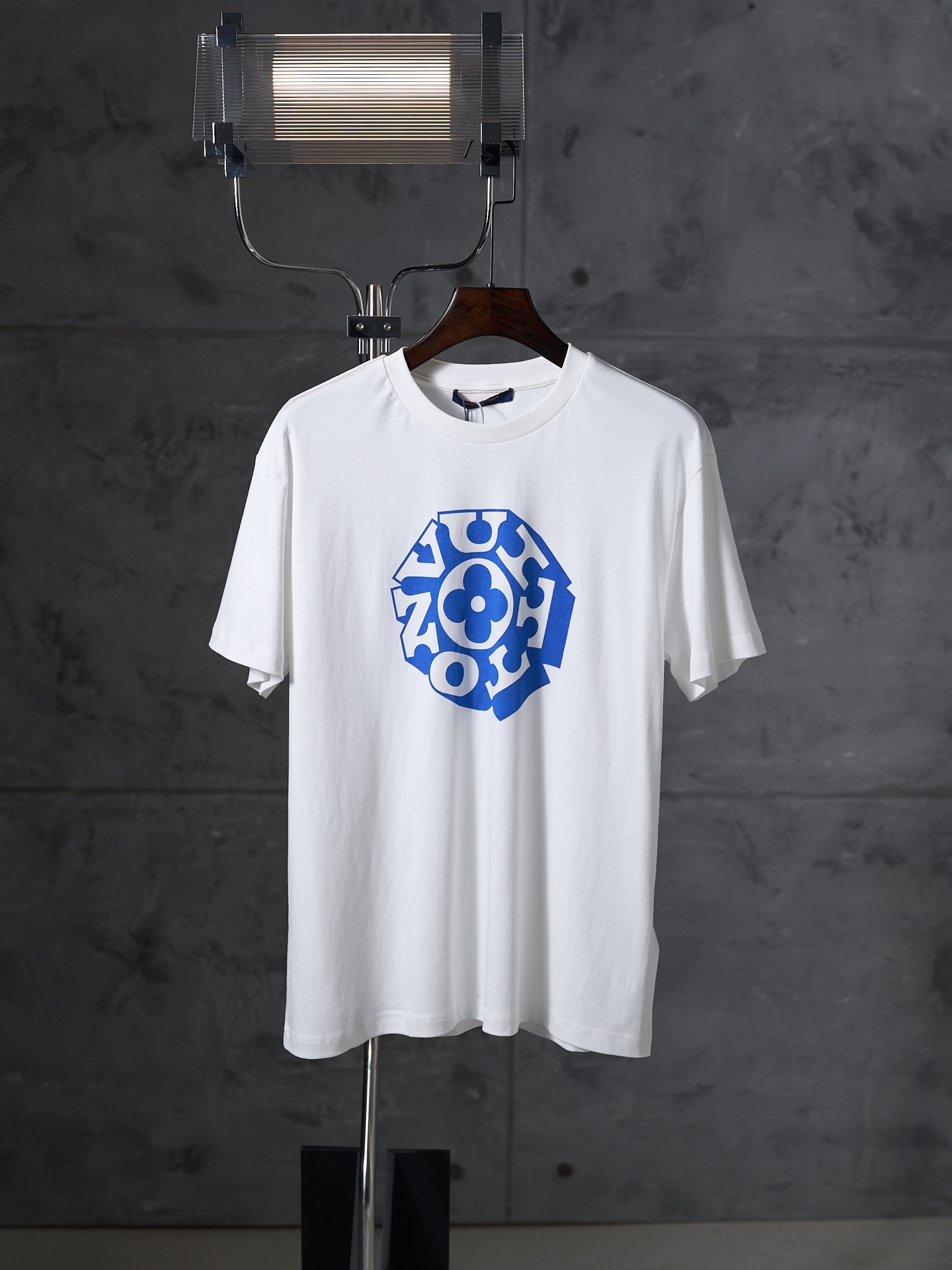 P120 [Subasta real] Camiseta de manga corta con cuello redondo y estampado azul LV / Louis Vuitton nigo joint series [E…