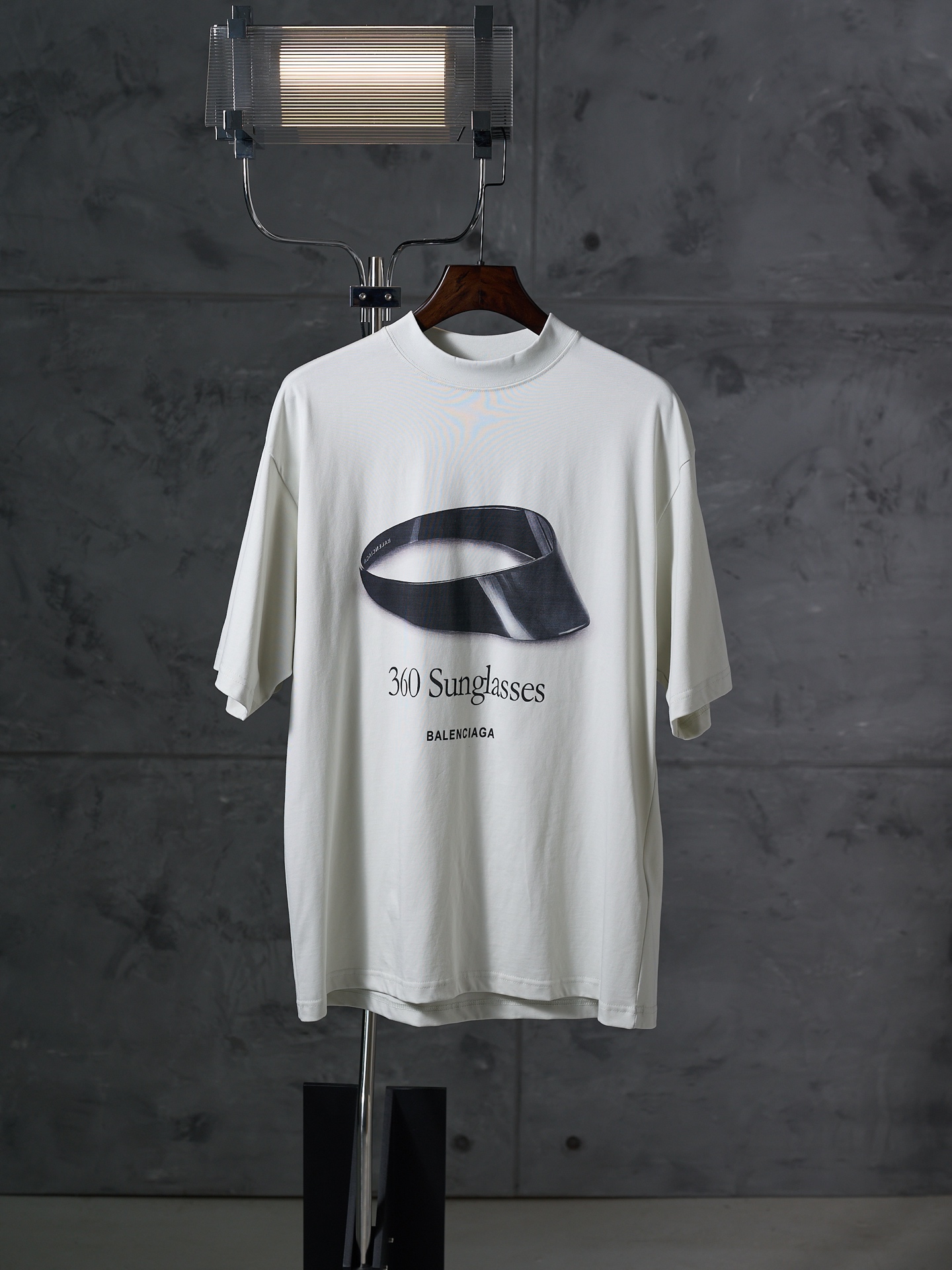 P120 [Artículo real] BALENCIAGA/Paris Balenciaga Camiseta de cuello redondo con estampado 360 SUNGLASSES [En stock] S M…