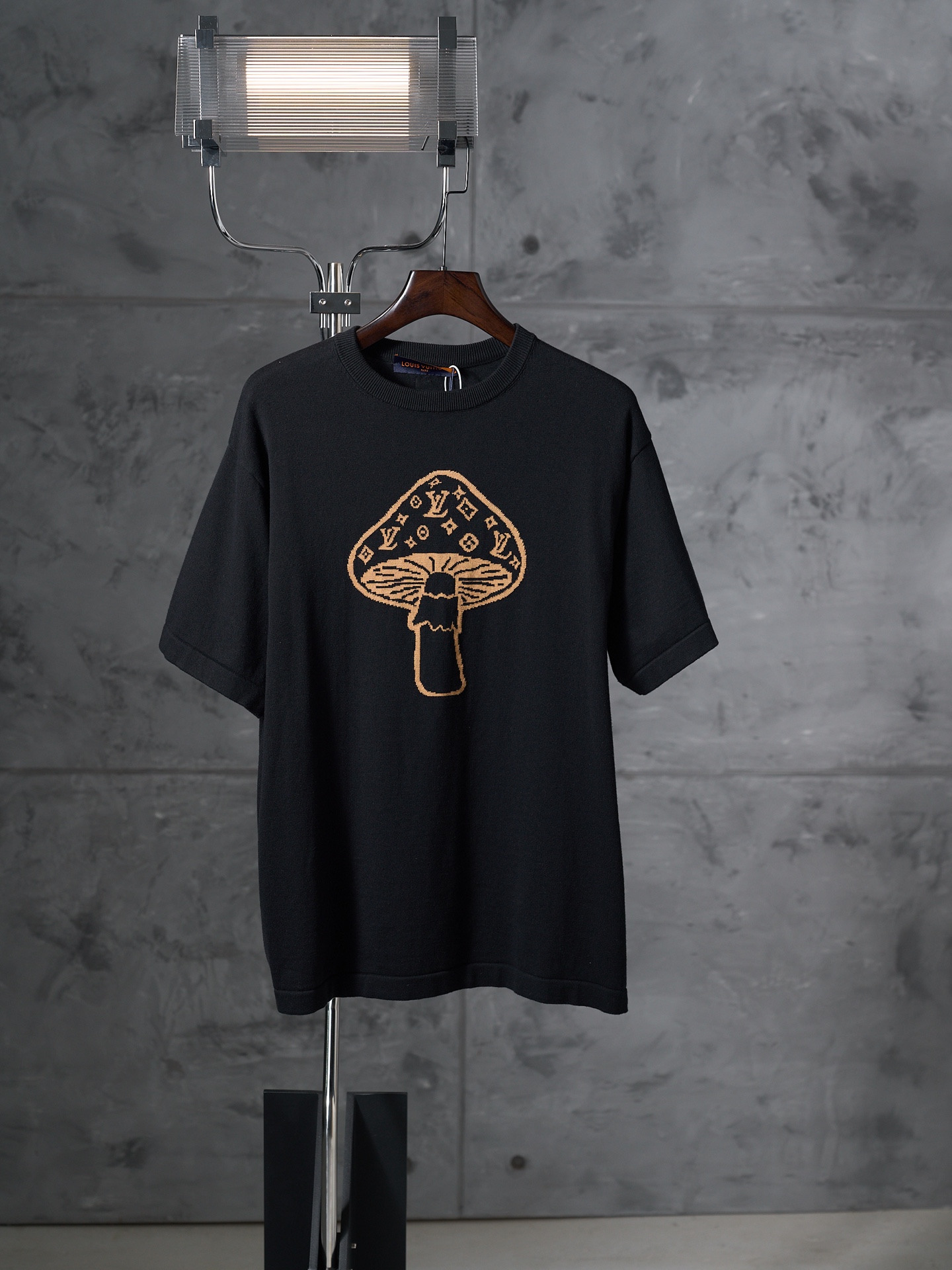 P145 [Subasta real] LV/Louis Vuitton Camiseta de manga corta con cuello redondo y intarsia de hongos [Listo en stock] S…