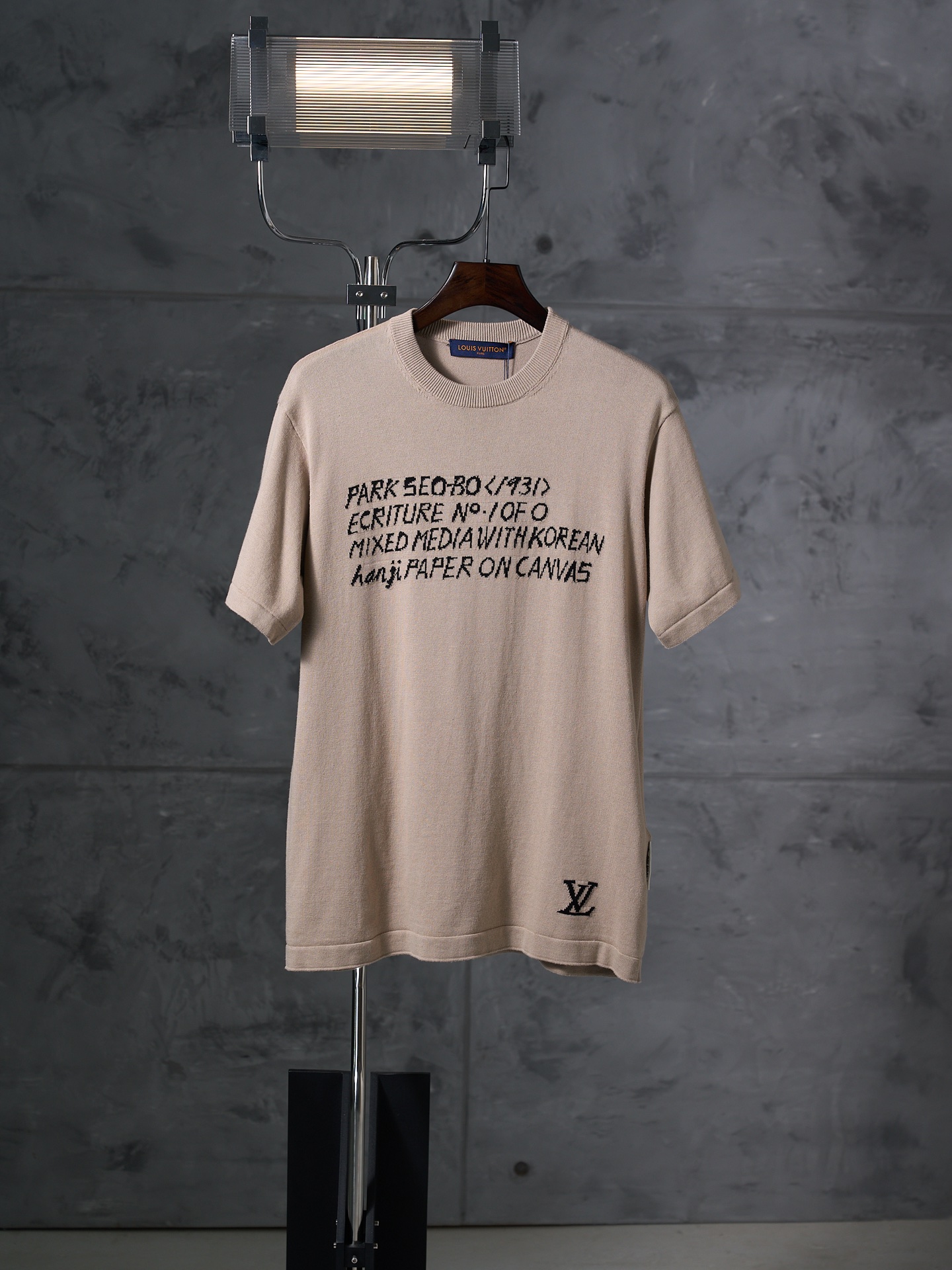P145 [Subasta real] LV / Louis Vuitton Camiseta de manga corta con cuello redondo y tejido en intarsia con logotipo de …