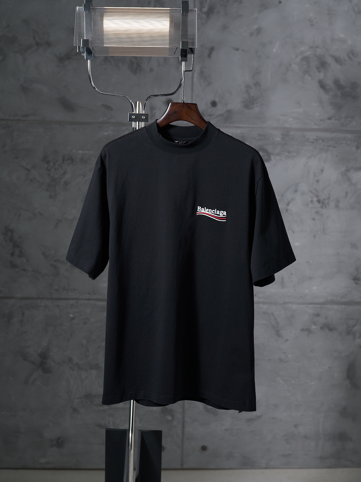 P120 [Artículo real] BALENCIAGA/Paris Balenciaga Camiseta de cuello redondo con bordado clásico de Coca-Cola [En stock]…