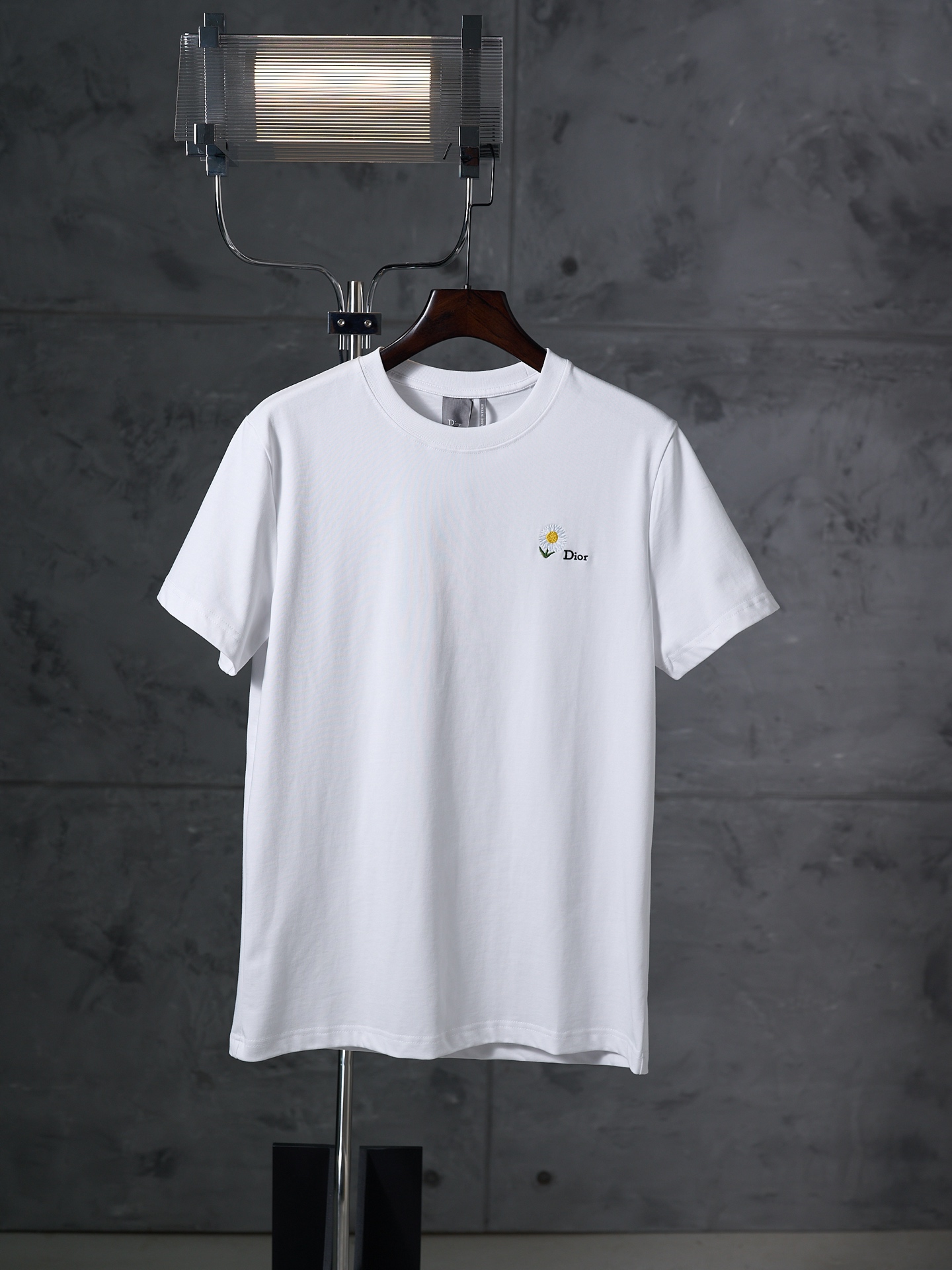@ 120 [subasta real colgante] Camiseta de manga corta con cuello redondo y bordado de margaritas DIOR/Dior sin lavado […