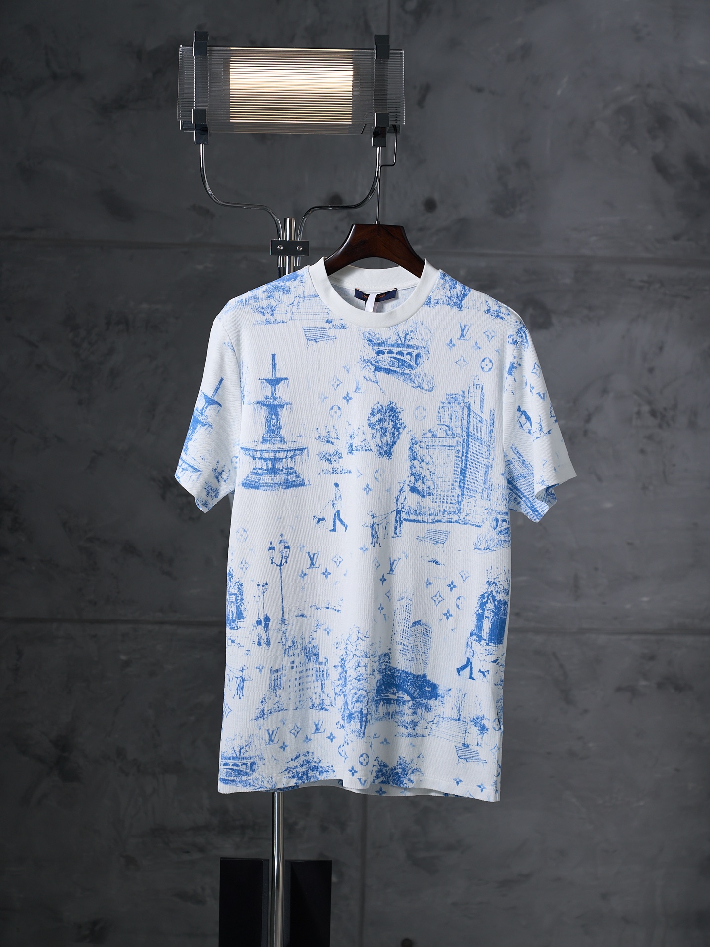 P135 [subasta colgante real] Camiseta de manga corta de piqué de algodón con estampado de paisaje LV/Louis Vuitton [en …