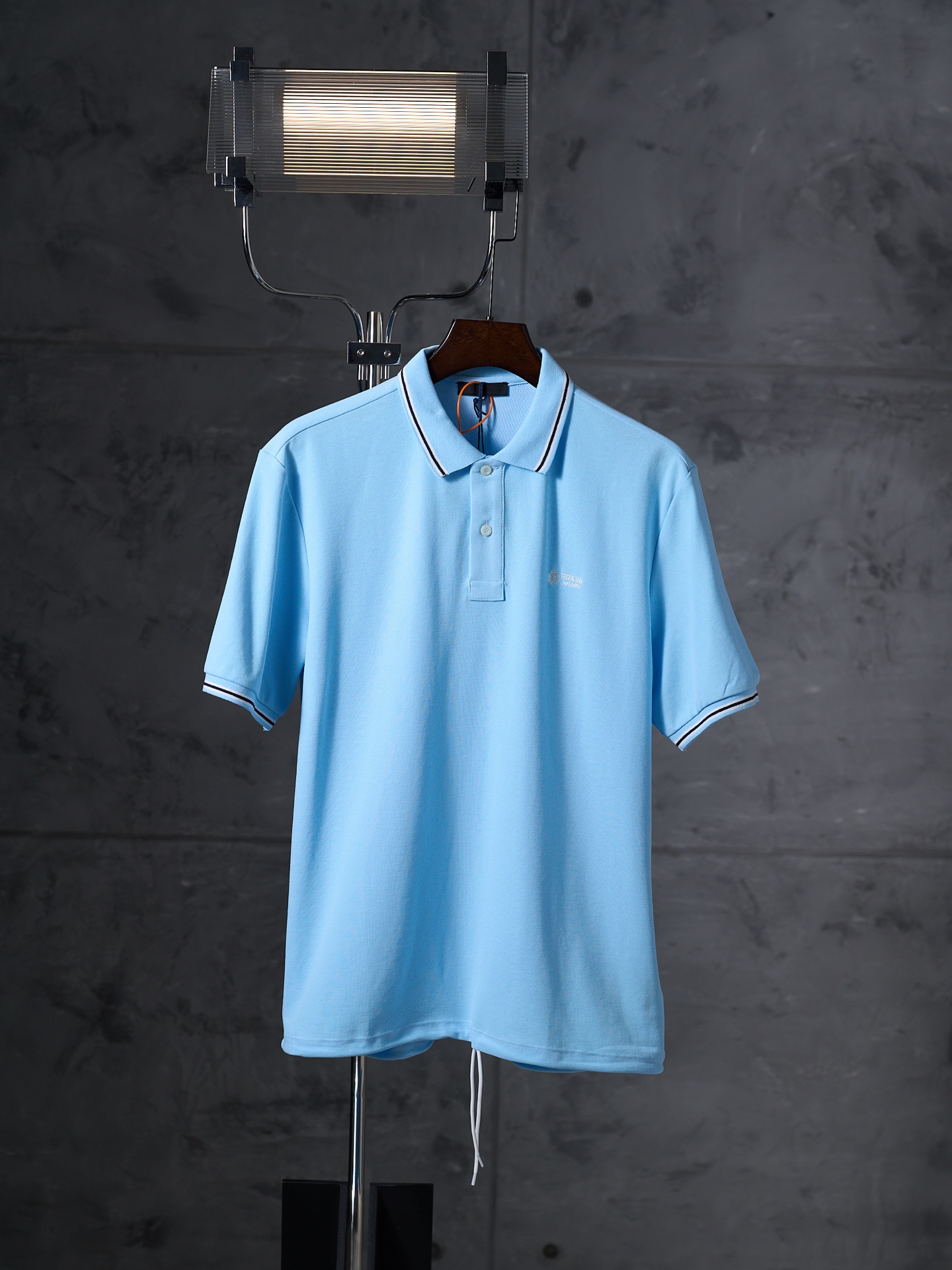 @ 150 [subasta real] Polo de manga corta con cordón bordado con el logotipo de Prada/Prada [listo en stock] 46 48 50 52…