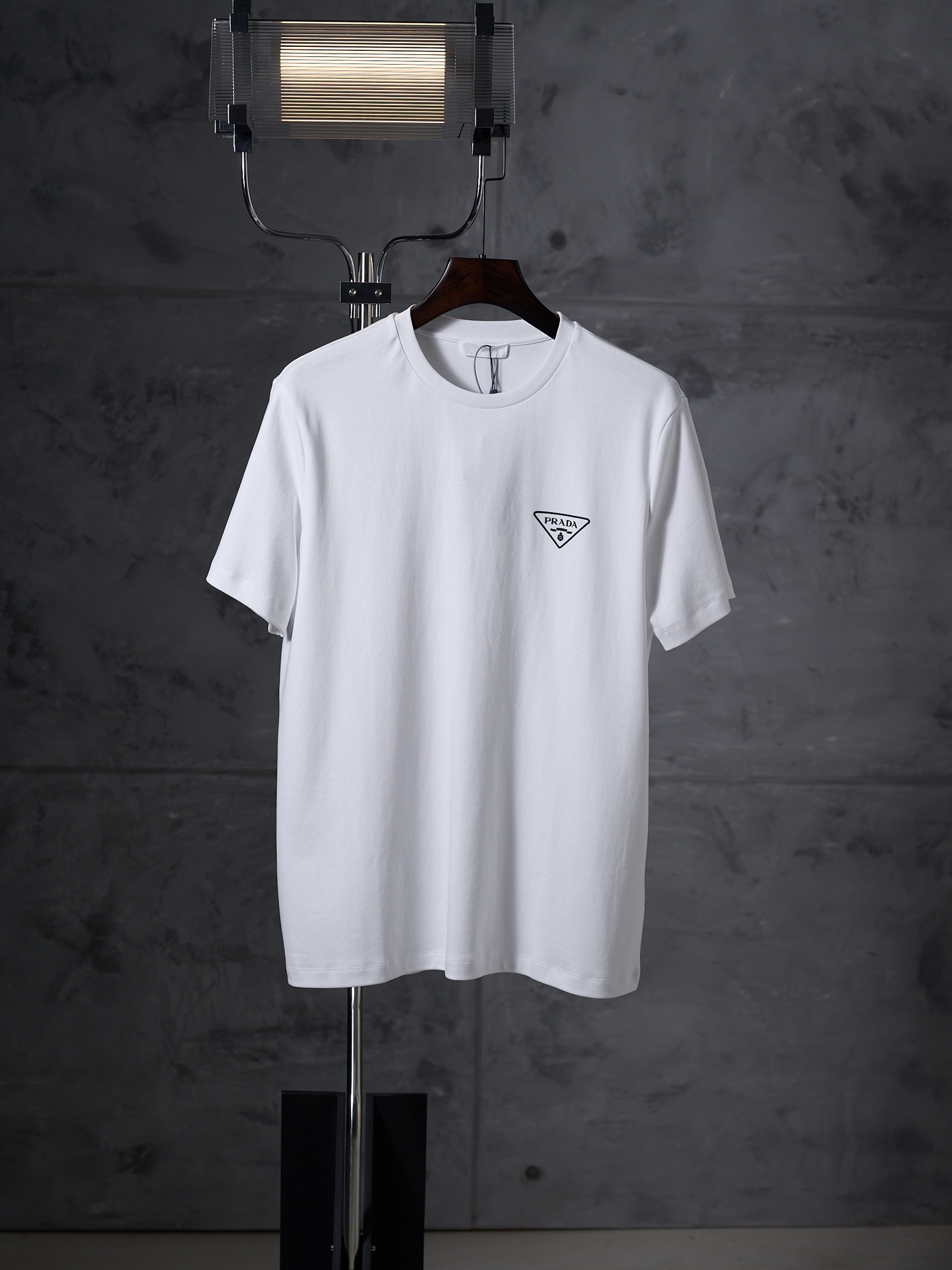 @115 [Subasta real] Camiseta de manga corta con cuello redondo y estampado de letras PRADA/Prada LOGO [Listo en stock] …