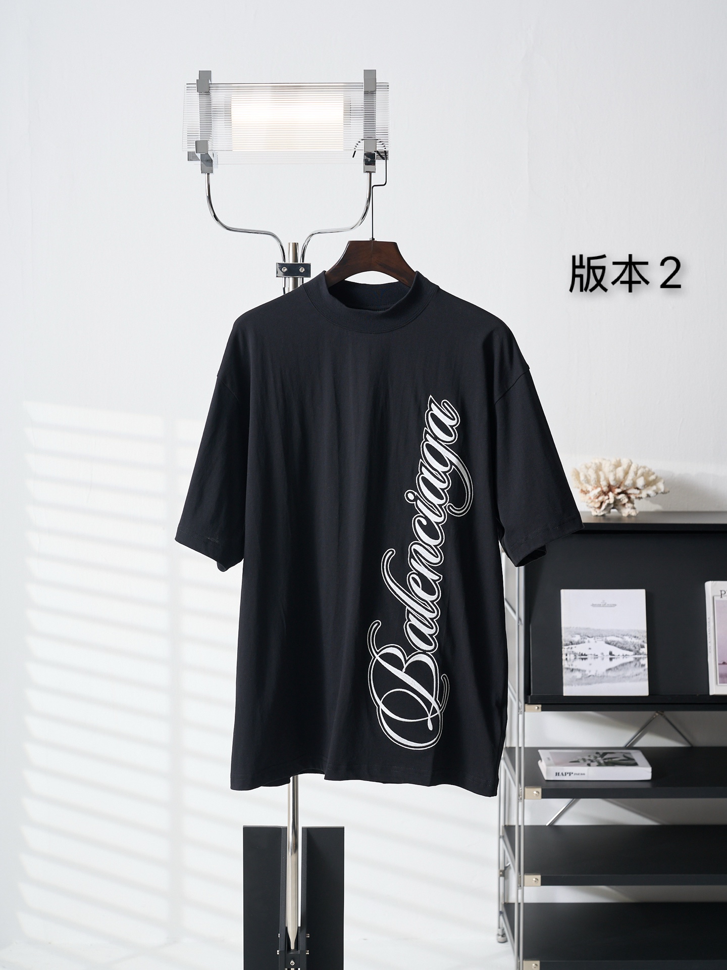P120 【Fotos reales】Balenciaga/巴黎世家 Camiseta de cuello redondo con bordado cursive (versión 2) 【En stock】XS S M L Tejido…