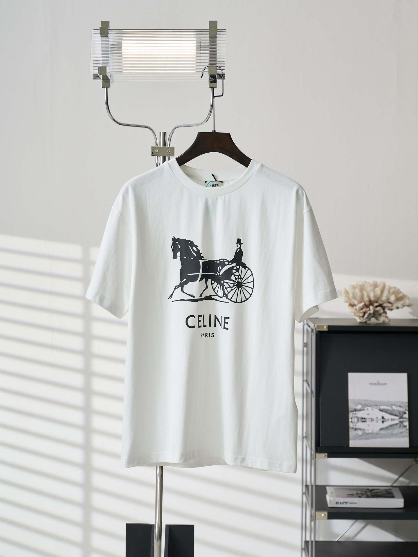 @135【Artículo real fotografiado】Celine/赛琳 Camiseta de manga corta con cuello redondo y estampado de carruaje y caballo …