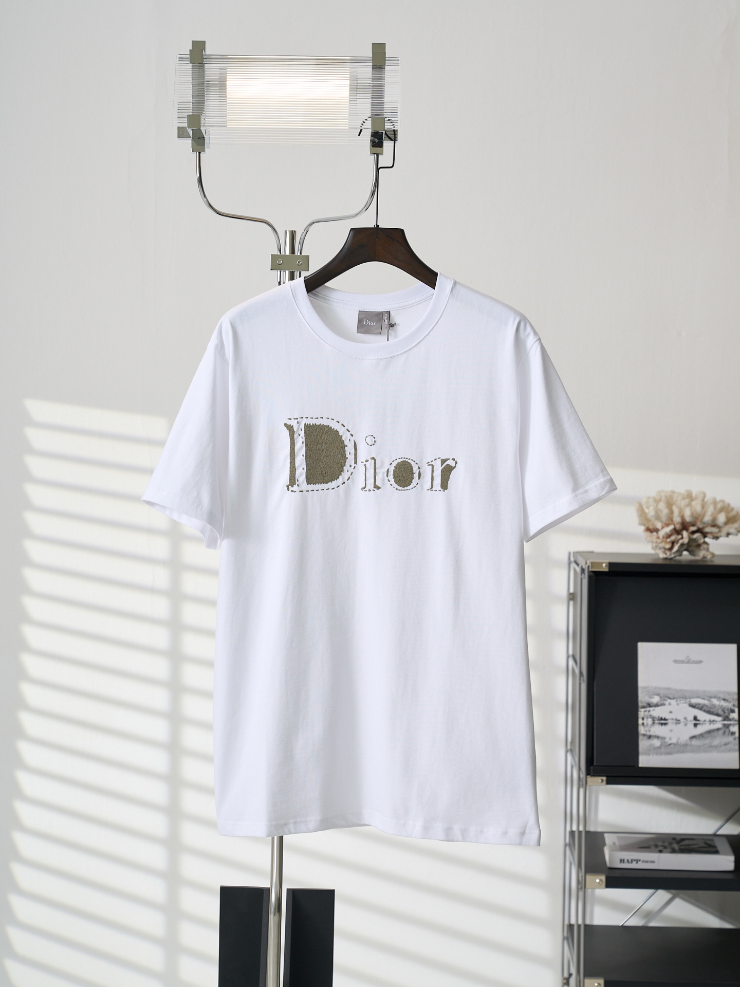 @ 120 [subasta real] Camiseta de manga corta con cuello redondo y logo bordado con letras parche DIOR/Dior (versión 2) …
