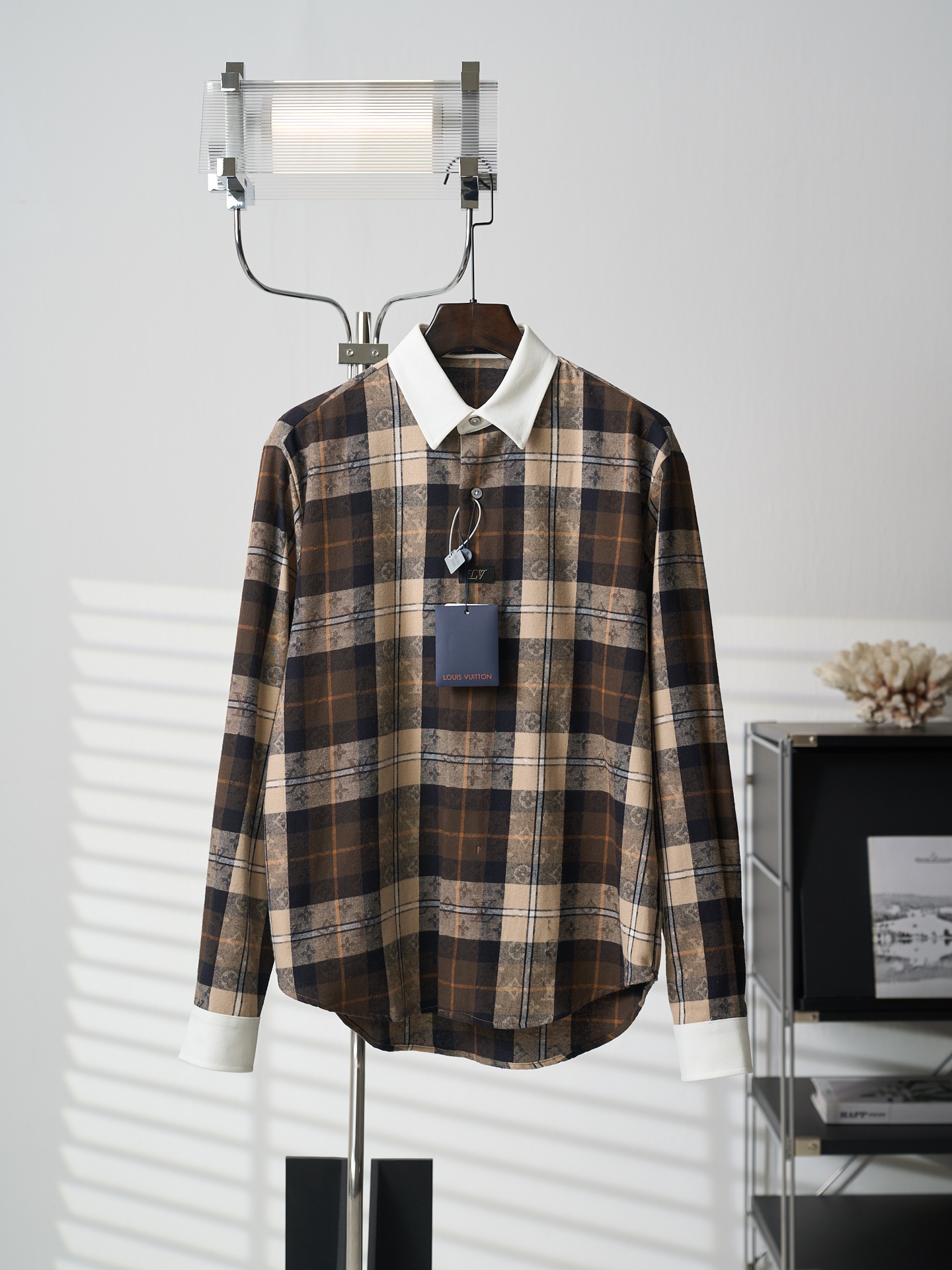 P210 【Artículo real fotografiado】LV/Louis Vuitton Polo de manga larga de franela con cuello de contraste 【En stock】S M …
